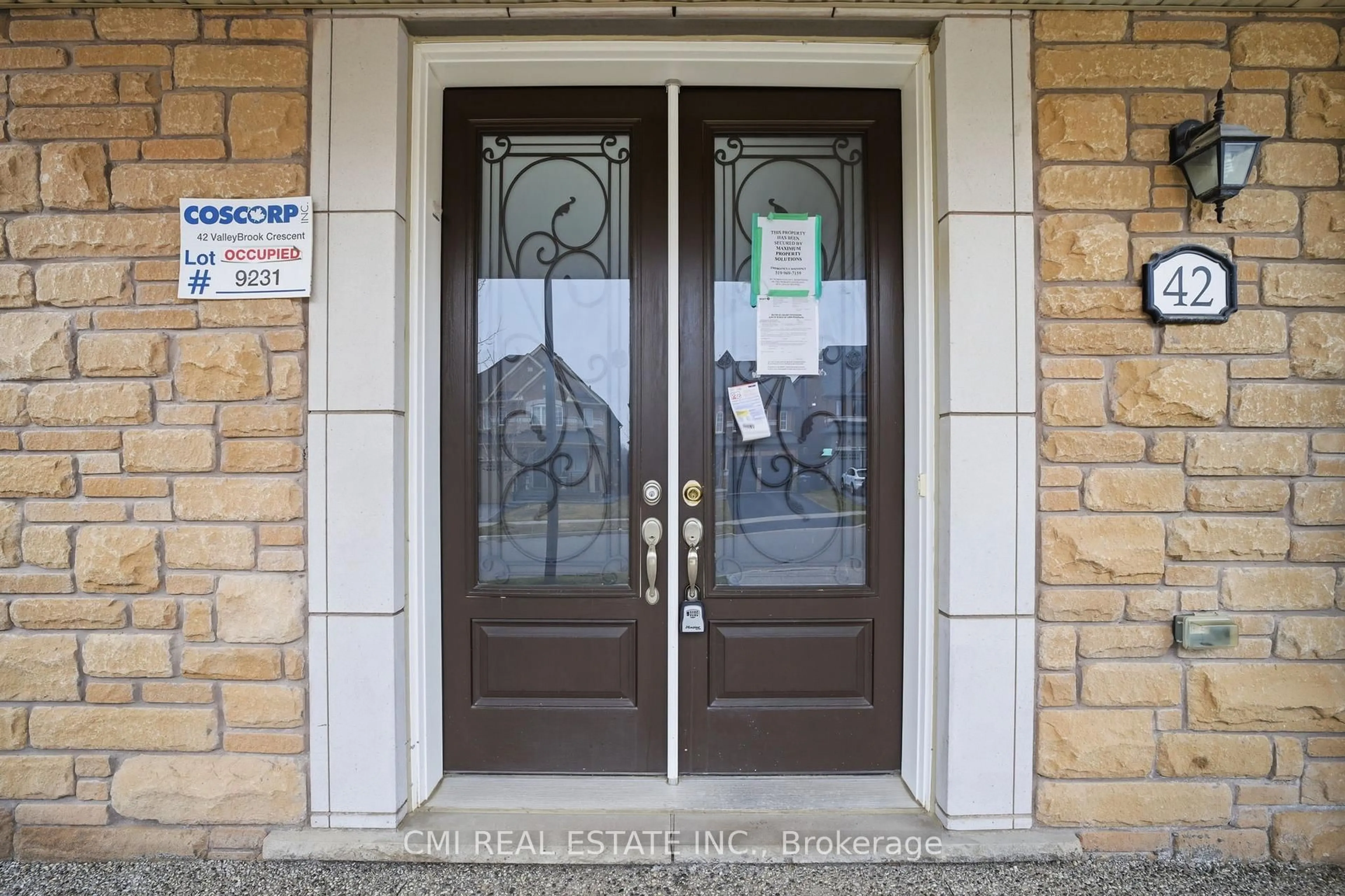 Indoor entryway for 42 Valleybrook Cres, Caledon Ontario L7C 4C5