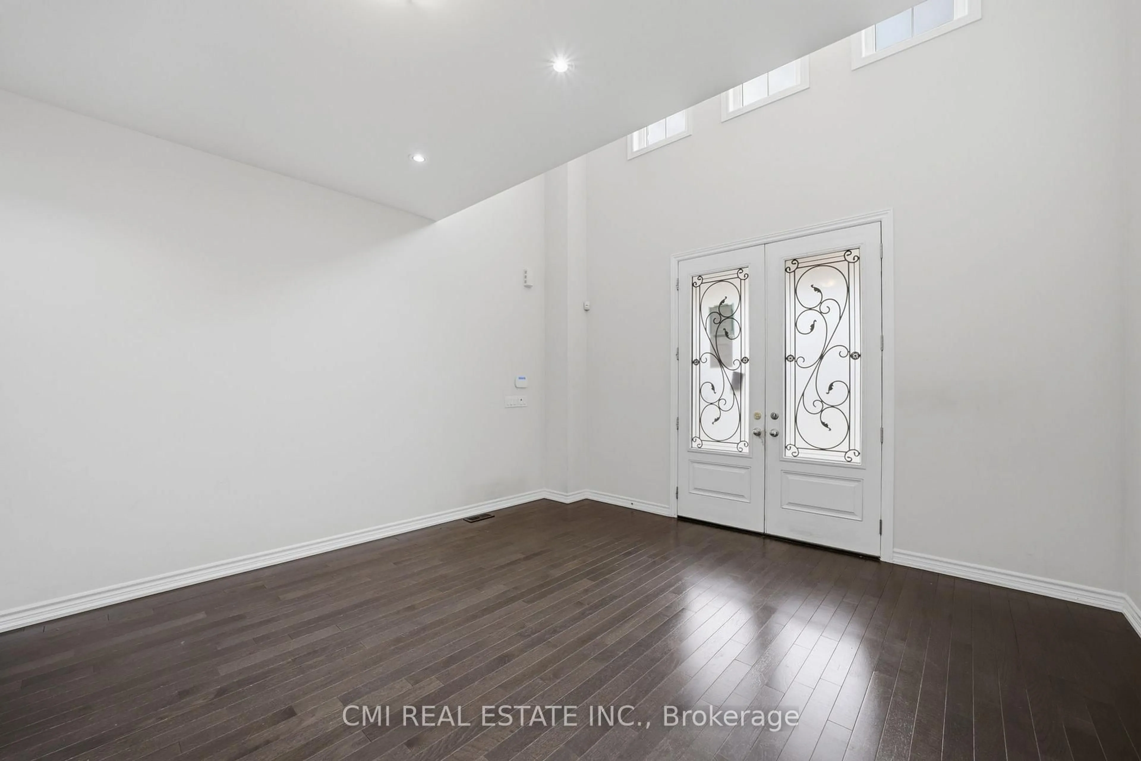 Indoor entryway for 42 Valleybrook Cres, Caledon Ontario L7C 4C5