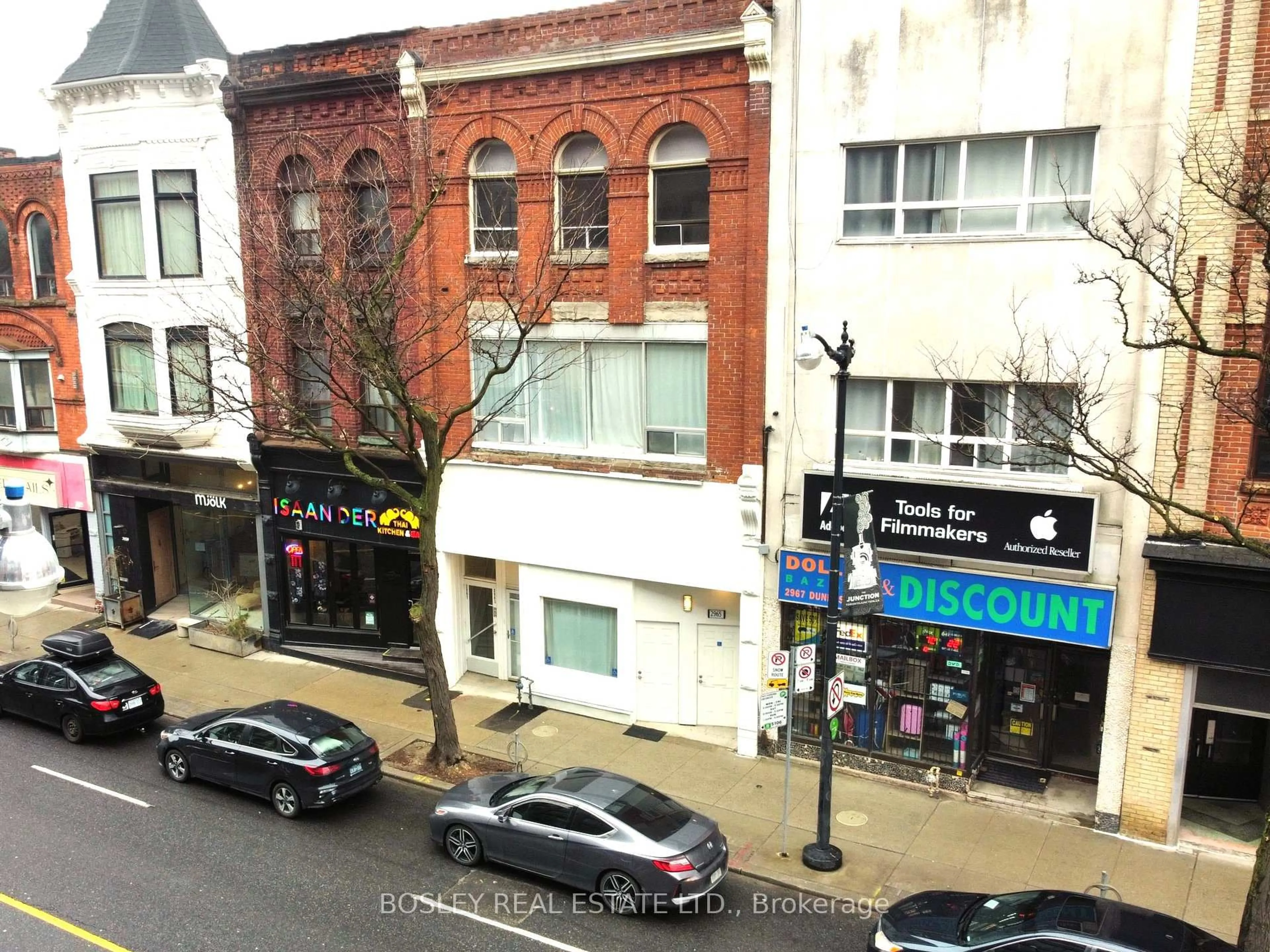 A pic from outside/outdoor area/front of a property/back of a property/a pic from drone, street for 2963 Dundas St, Toronto Ontario M6P 1Z2