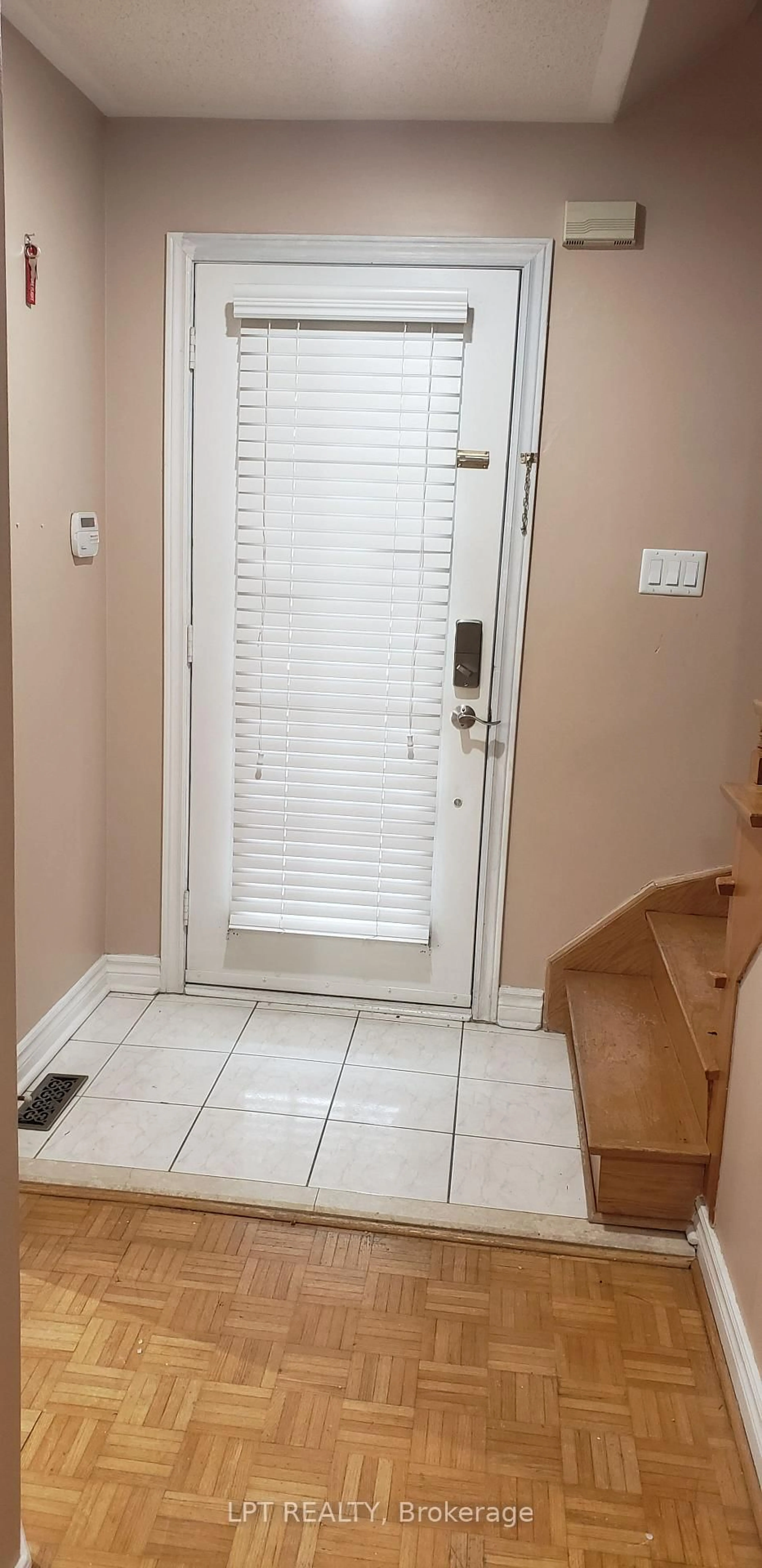 Indoor entryway for 81 Shady Pine Circ, Brampton Ontario L6R 1K3