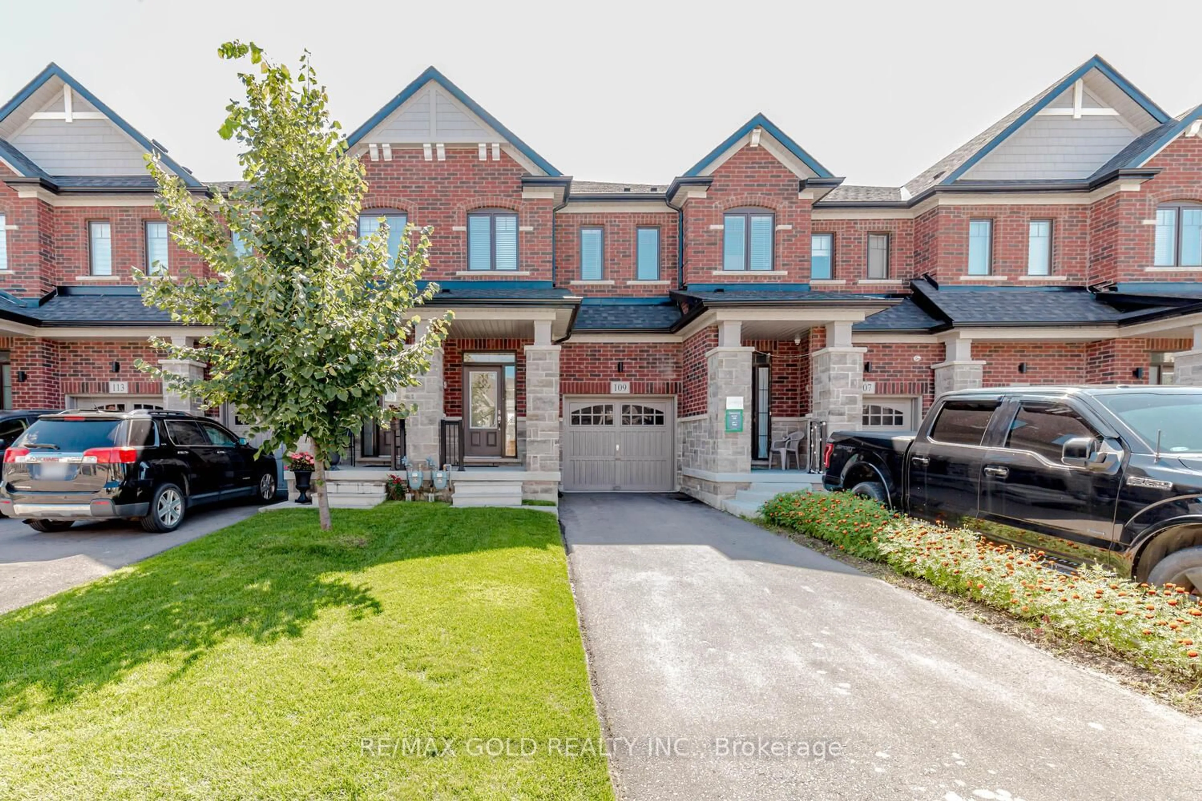 Home with brick exterior material, street for 109 Benadir Ave, Caledon Ontario L7C 2J3