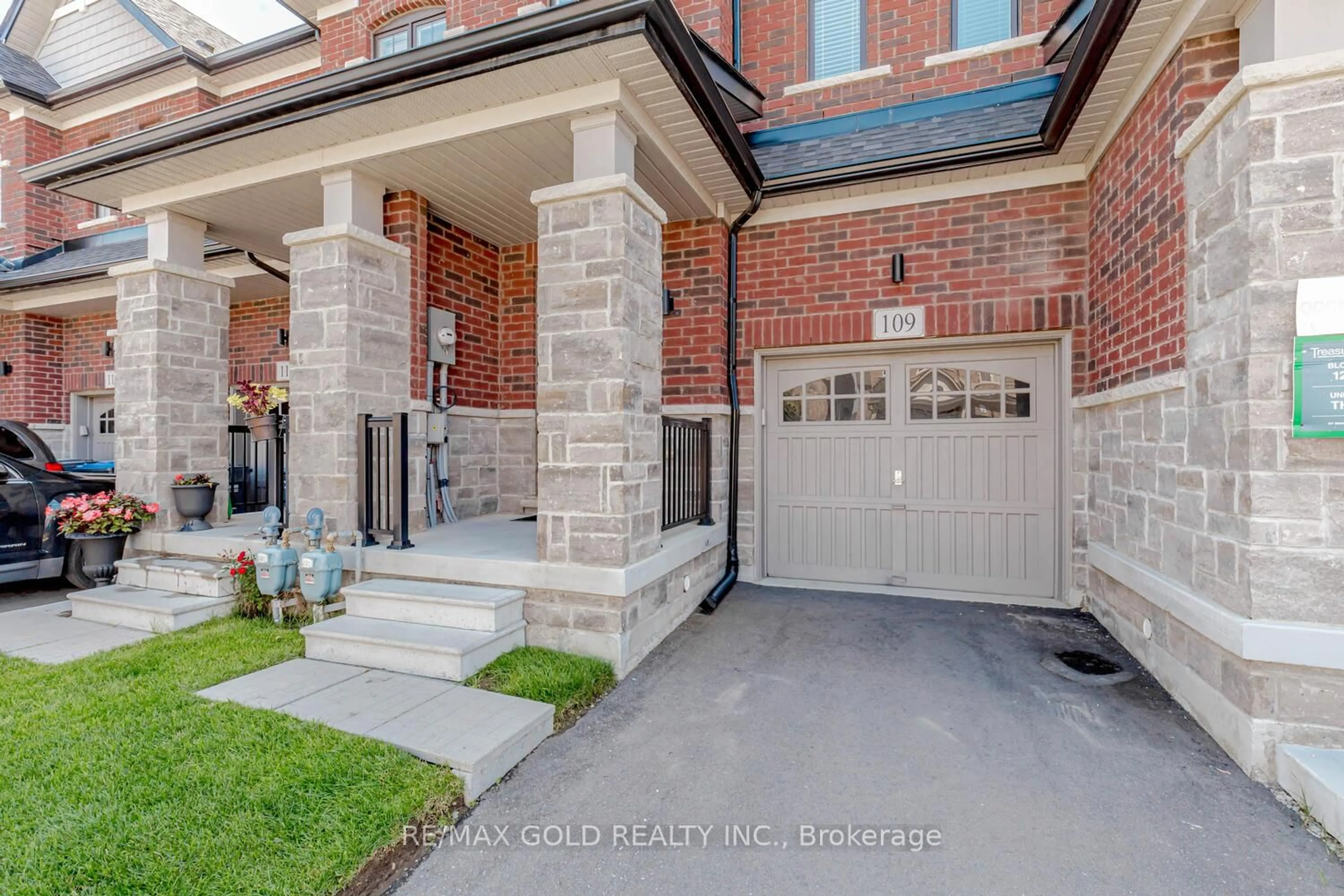 Home with brick exterior material, street for 109 Benadir Ave, Caledon Ontario L7C 2J3