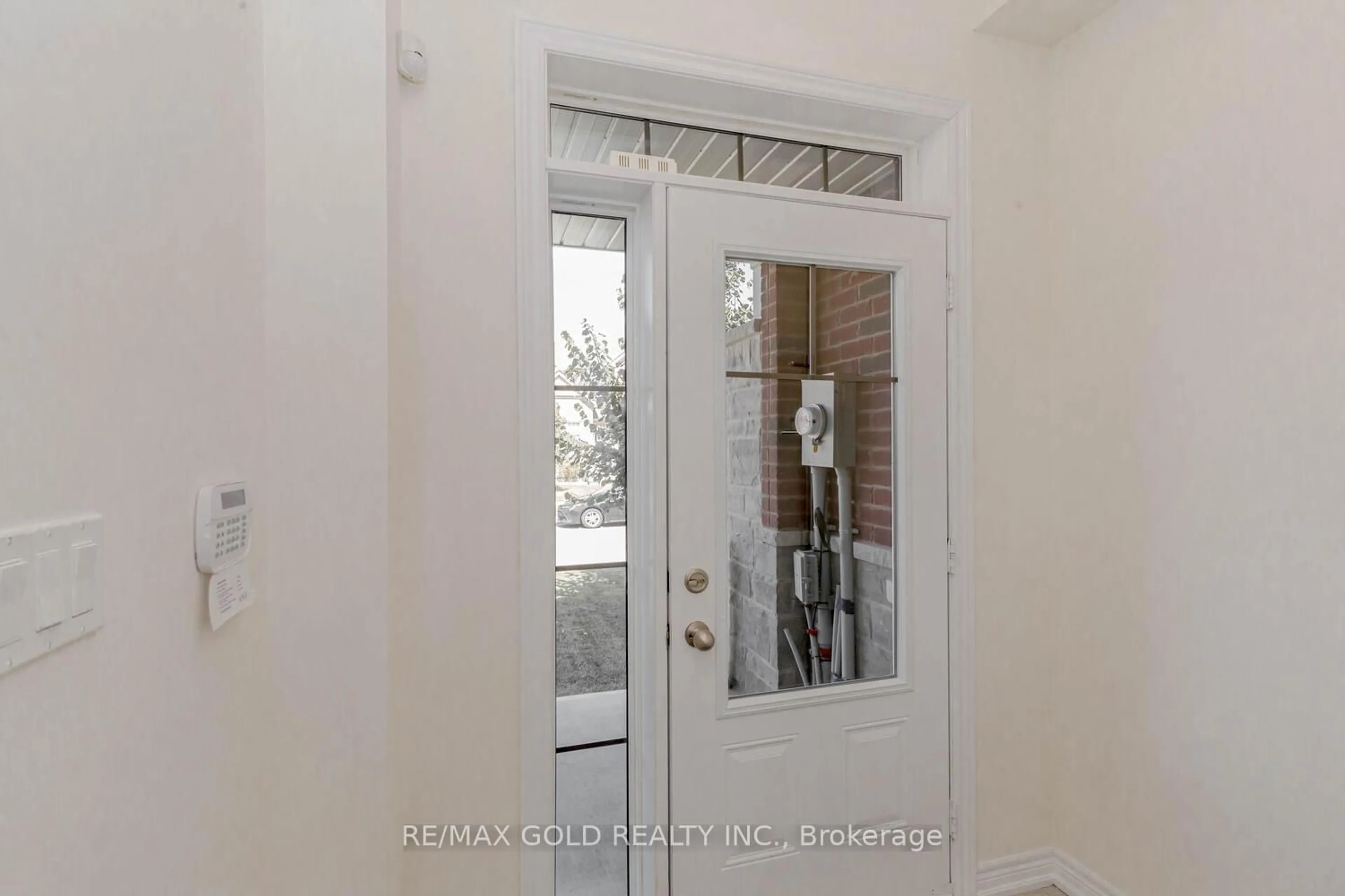 Indoor entryway for 109 Benadir Ave, Caledon Ontario L7C 2J3