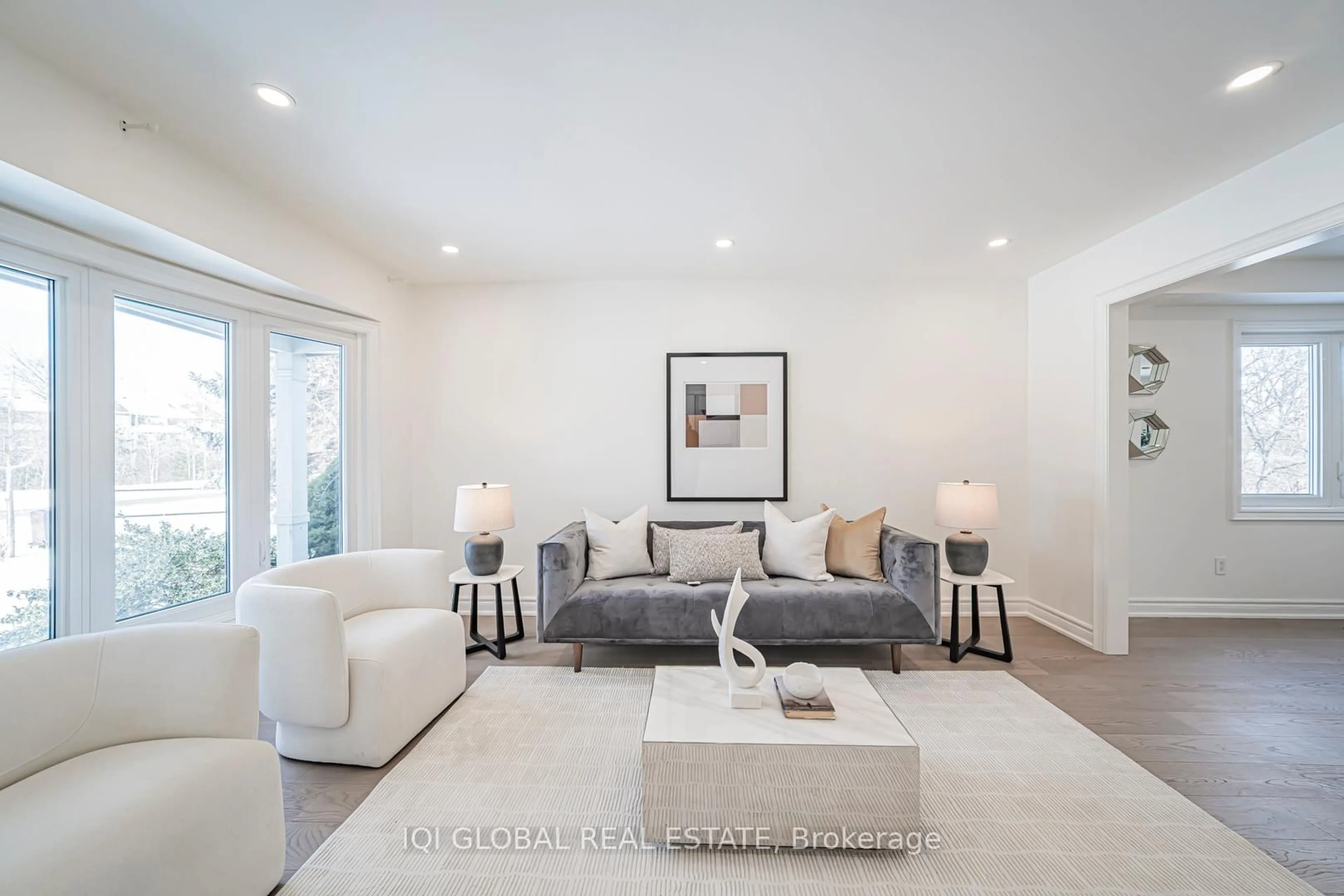 Living room with furniture, unknown for 2211 Rockingham Dr, Oakville Ontario L6H 6E8