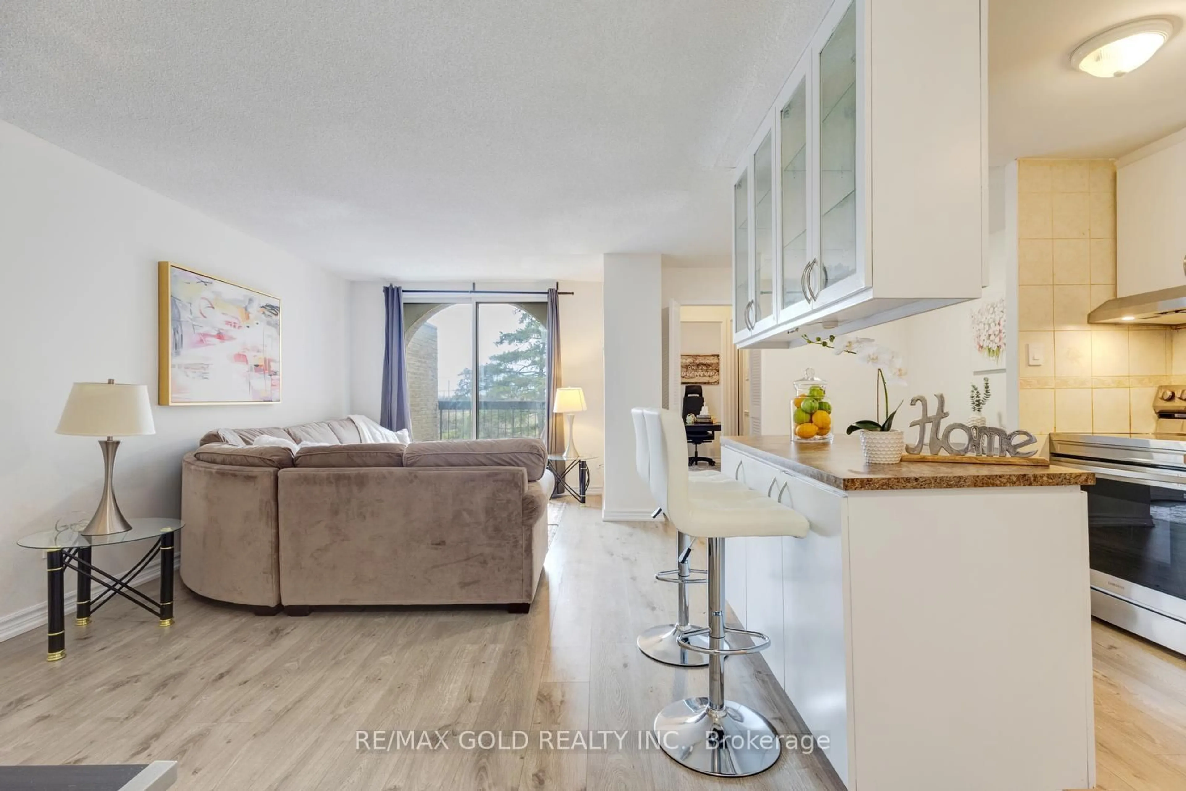 Open concept kitchen, unknown for 2095 Roche Crt #235, Mississauga Ontario L5K 2C8