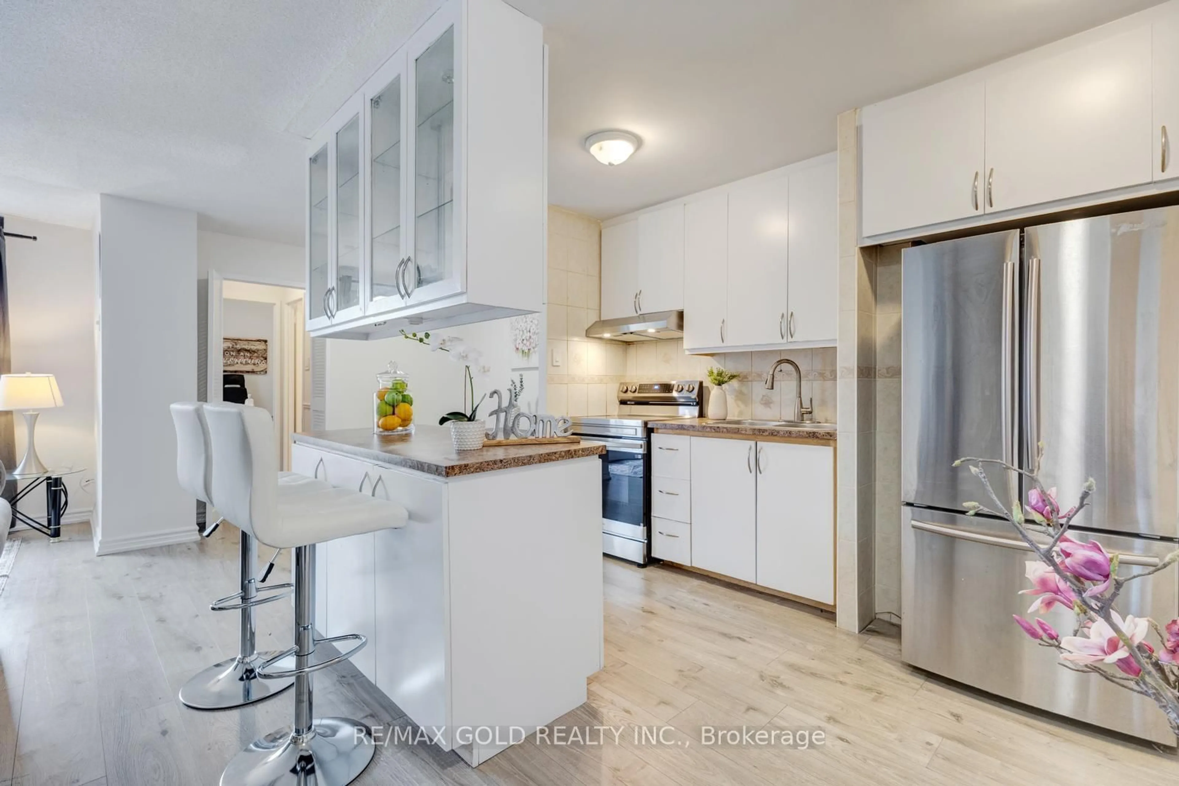 Open concept kitchen, unknown for 2095 Roche Crt #235, Mississauga Ontario L5K 2C8