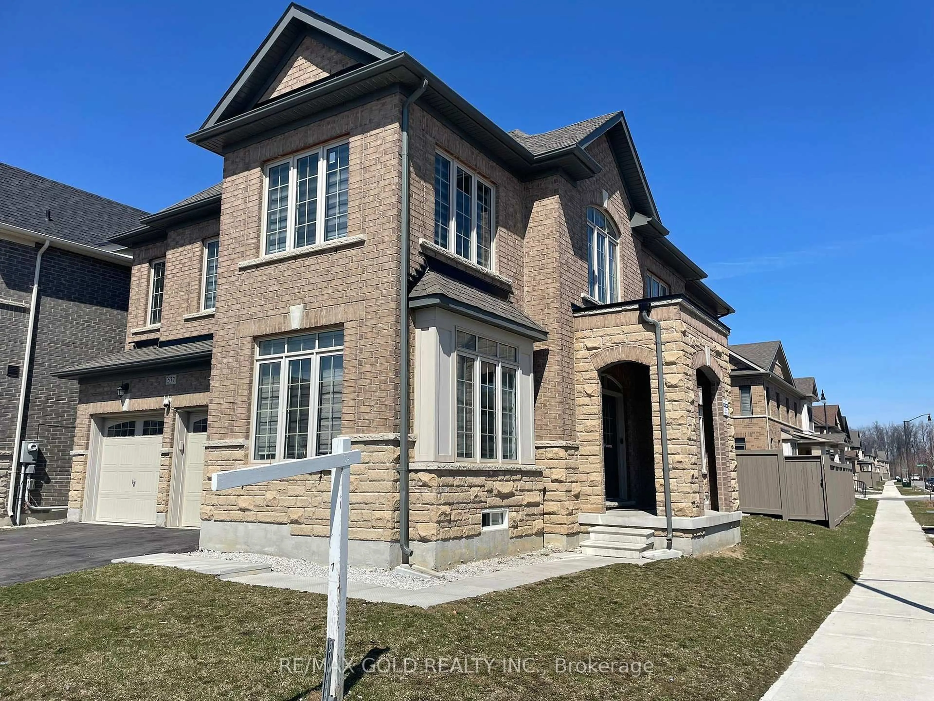 Home with brick exterior material, street for 537 Veterans Dr, Brampton Ontario L7A 0C4