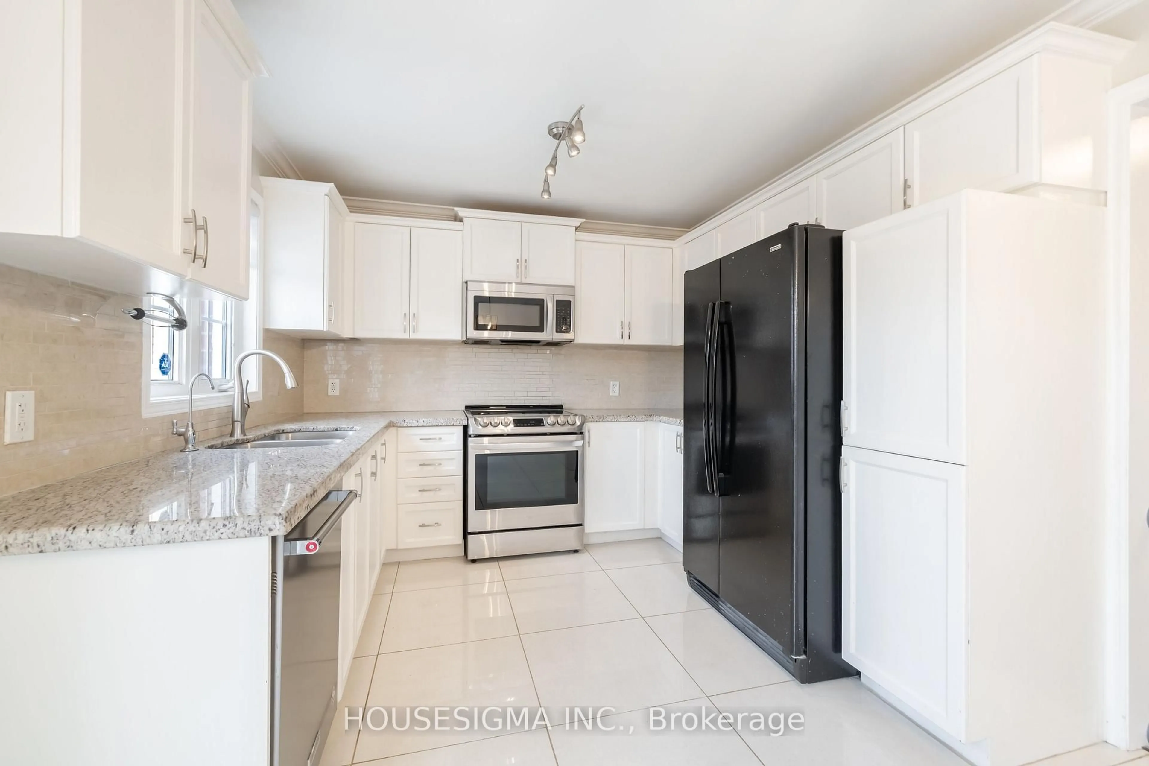 Standard kitchen, unknown for 6 Flower Tr, Brampton Ontario L6P 1P3