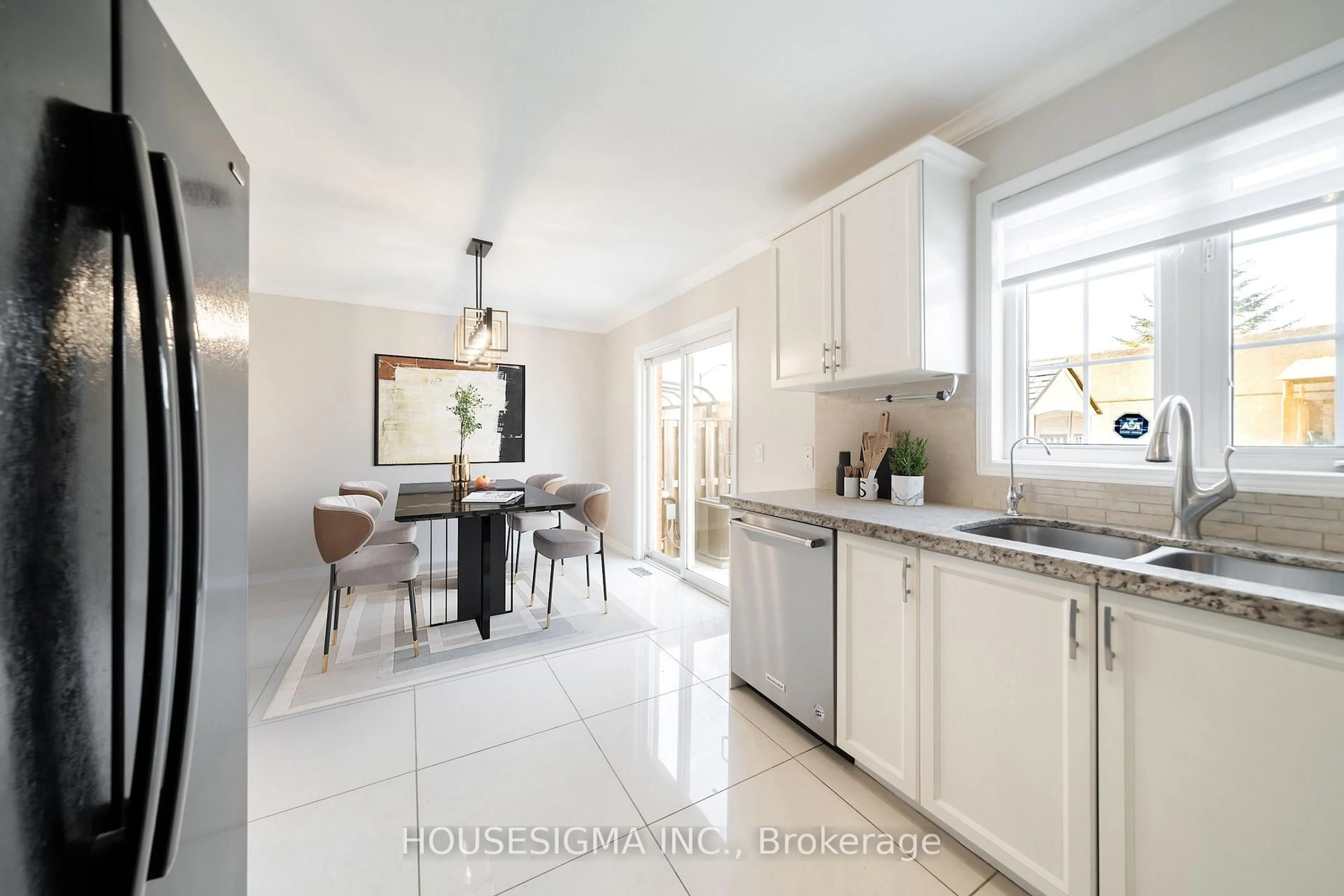 Open concept kitchen, ceramic/tile floor for 6 Flower Tr, Brampton Ontario L6P 1P3