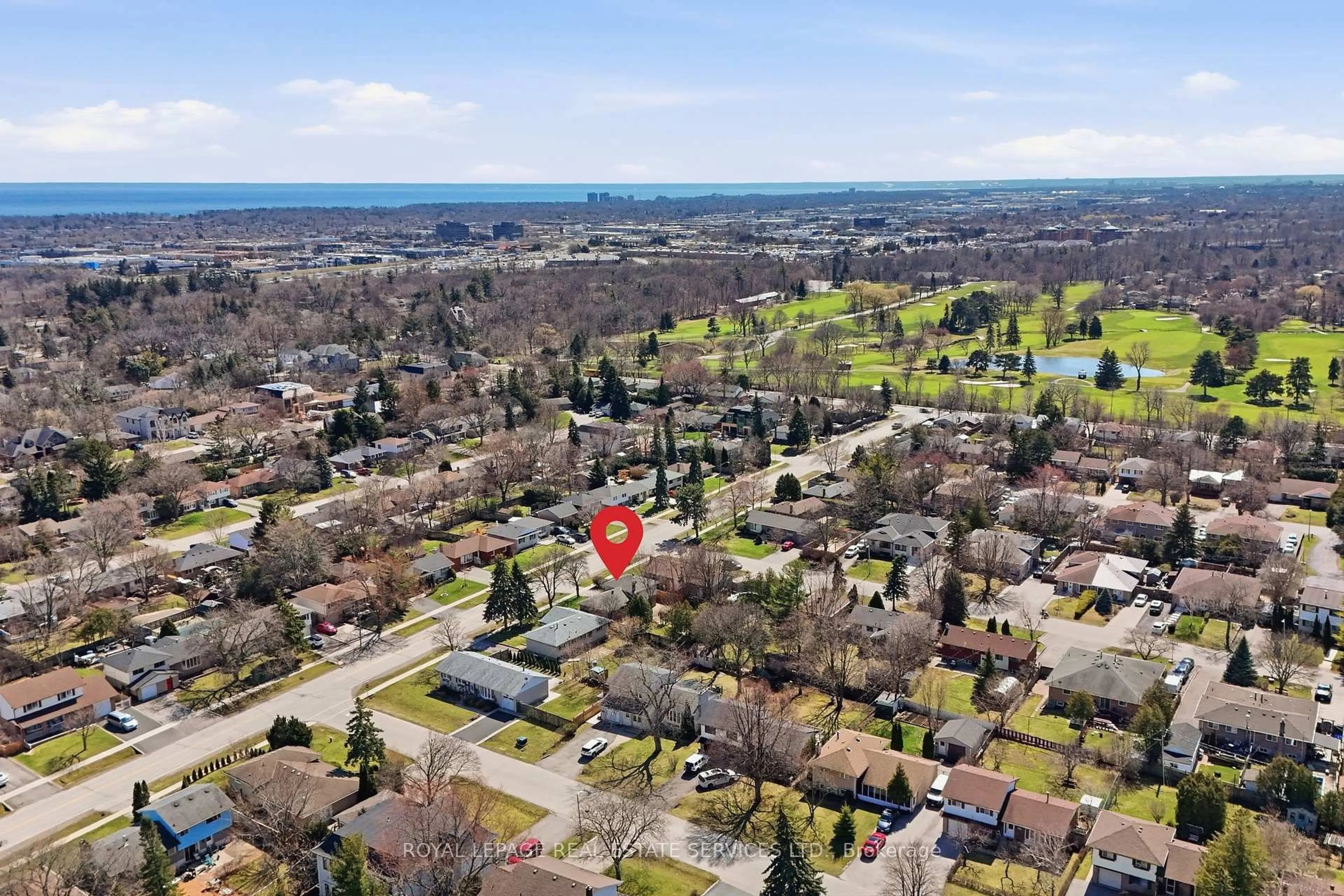 A pic from outside/outdoor area/front of a property/back of a property/a pic from drone, street for 59 Sewell Dr, Oakville Ontario L6H 1C7