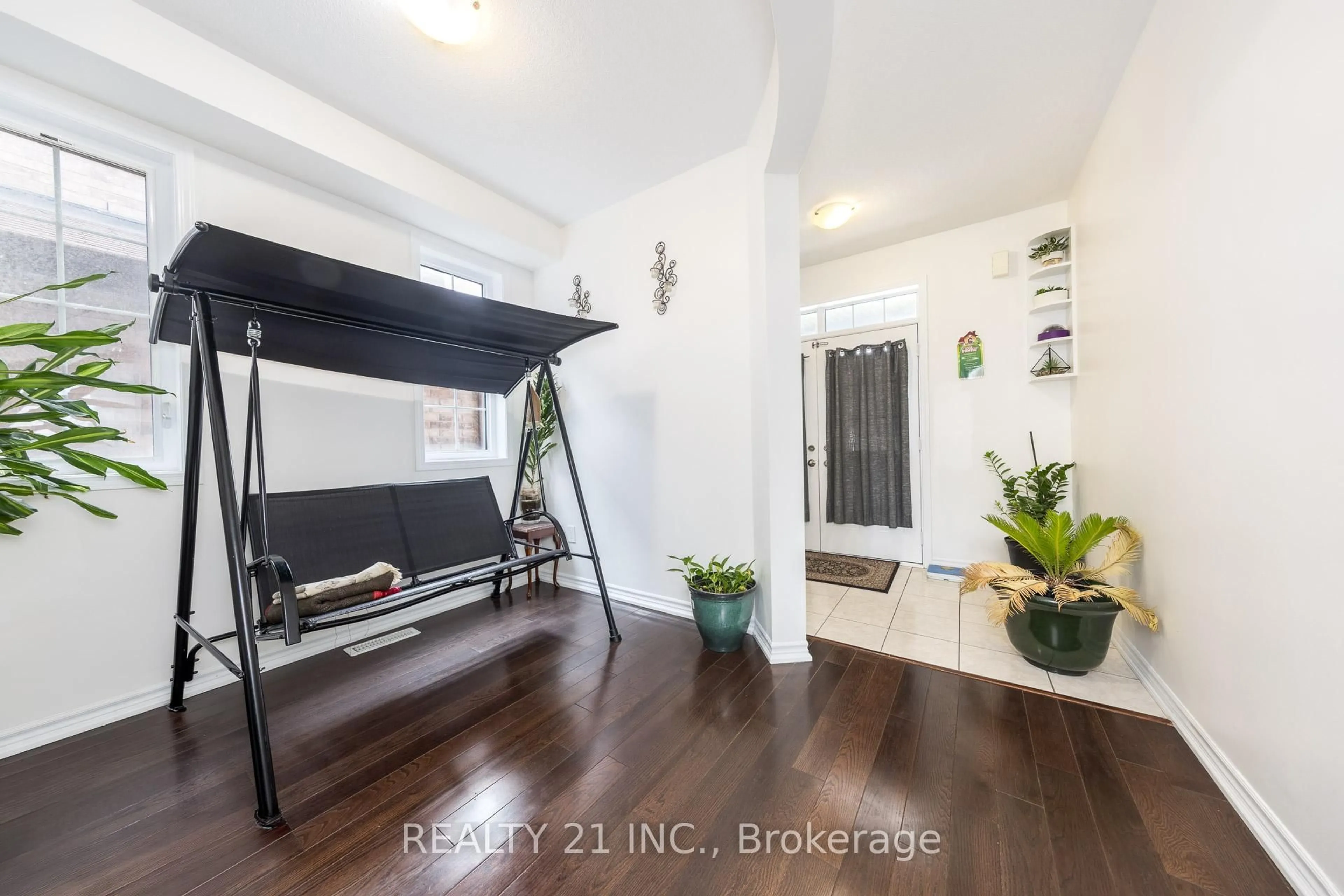 Indoor entryway for 54 Tysonville Circ, Brampton Ontario L7A 4B1