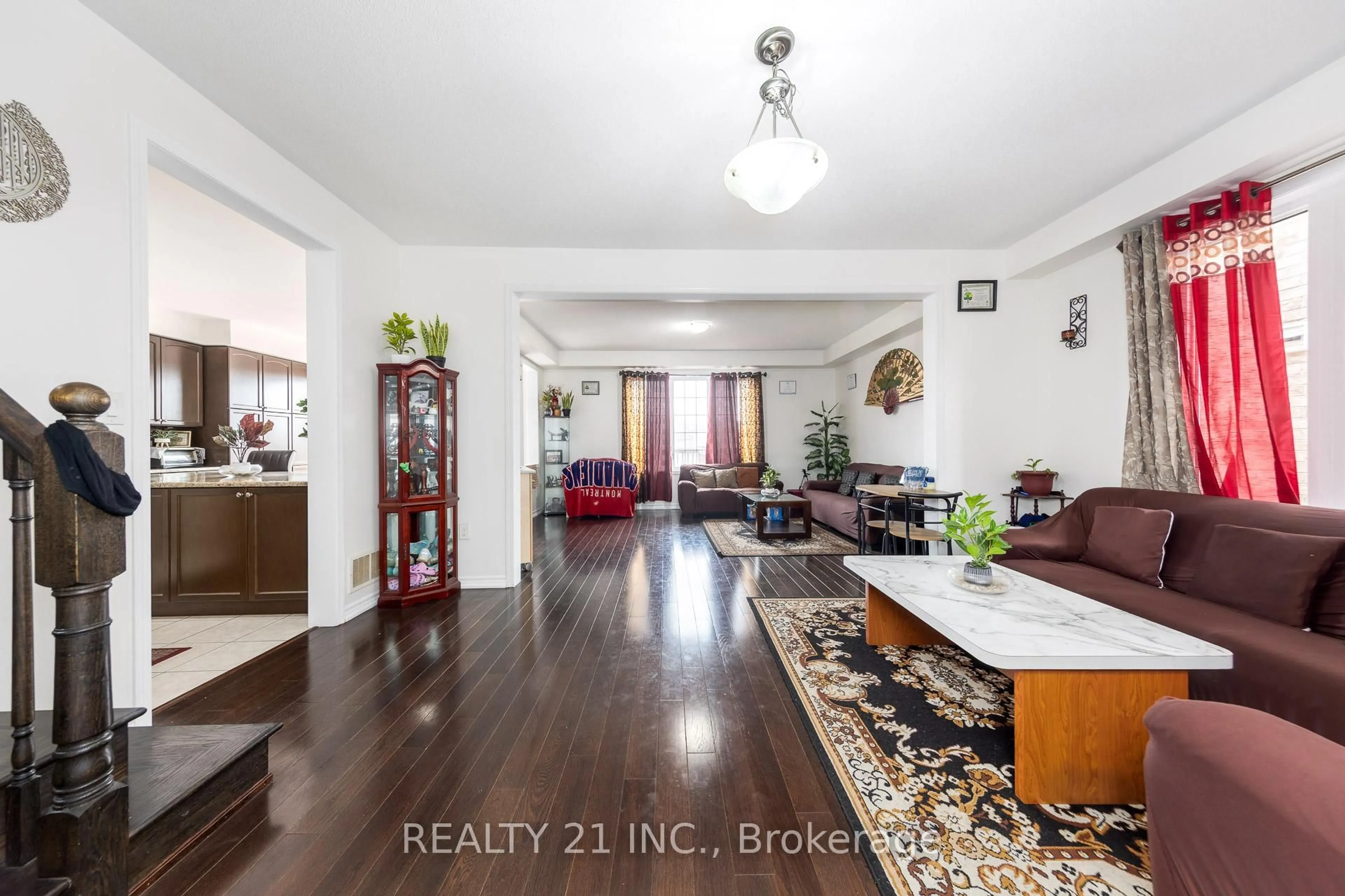 Living room with furniture, unknown for 54 Tysonville Circ, Brampton Ontario L7A 4B1