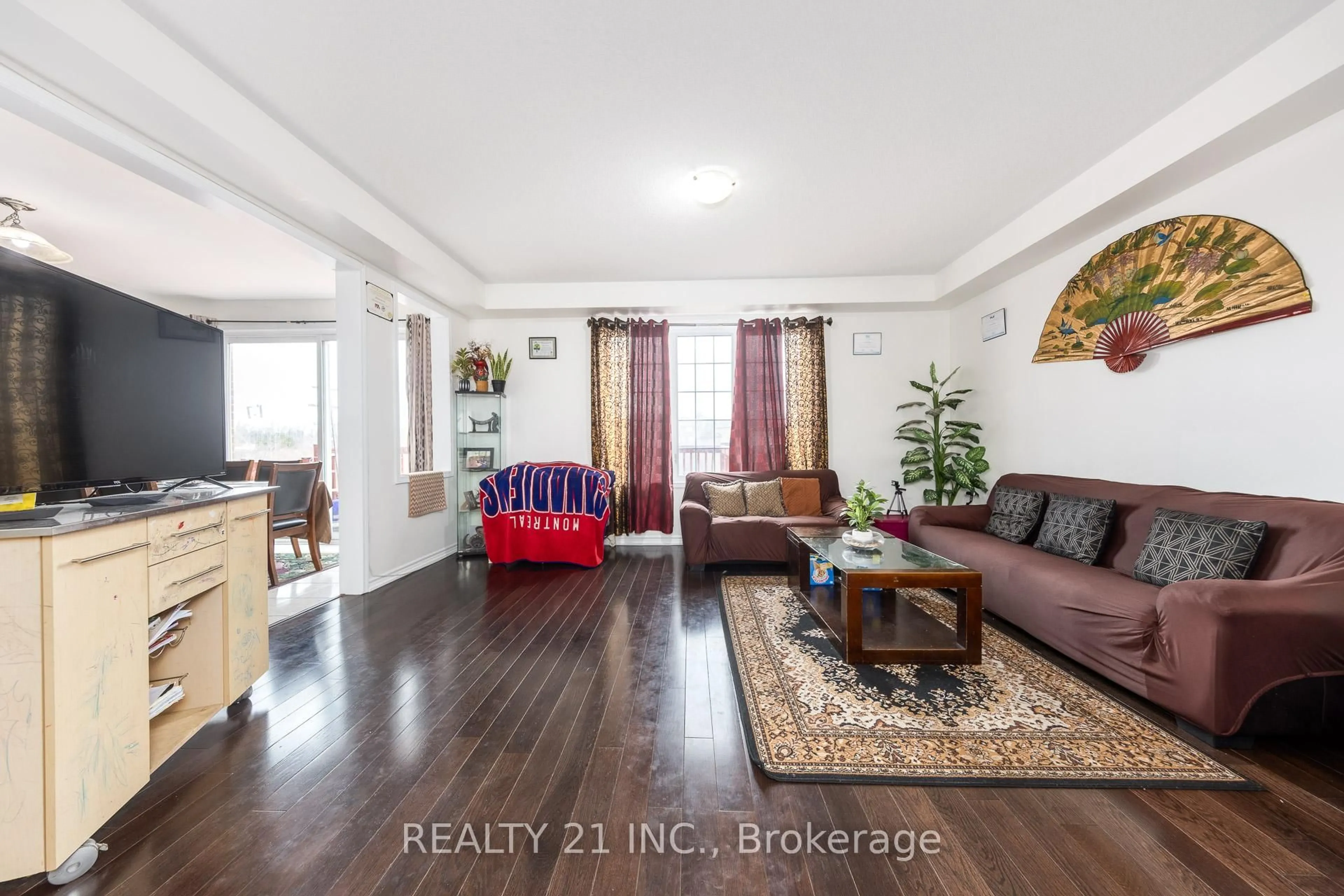 Living room with furniture, unknown for 54 Tysonville Circ, Brampton Ontario L7A 4B1