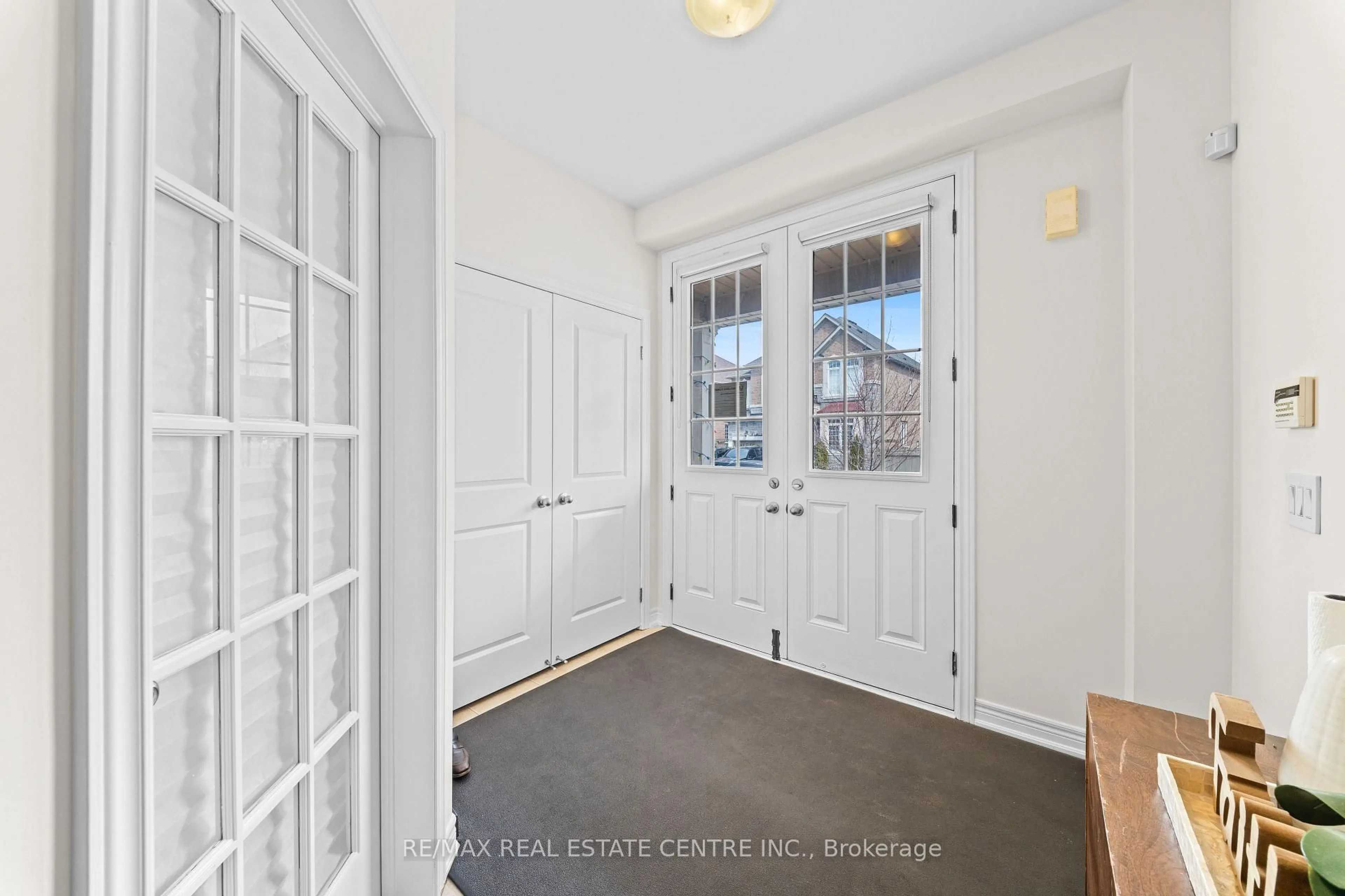 Indoor entryway for 4 Monument Tr, Brampton Ontario L7A 4M8