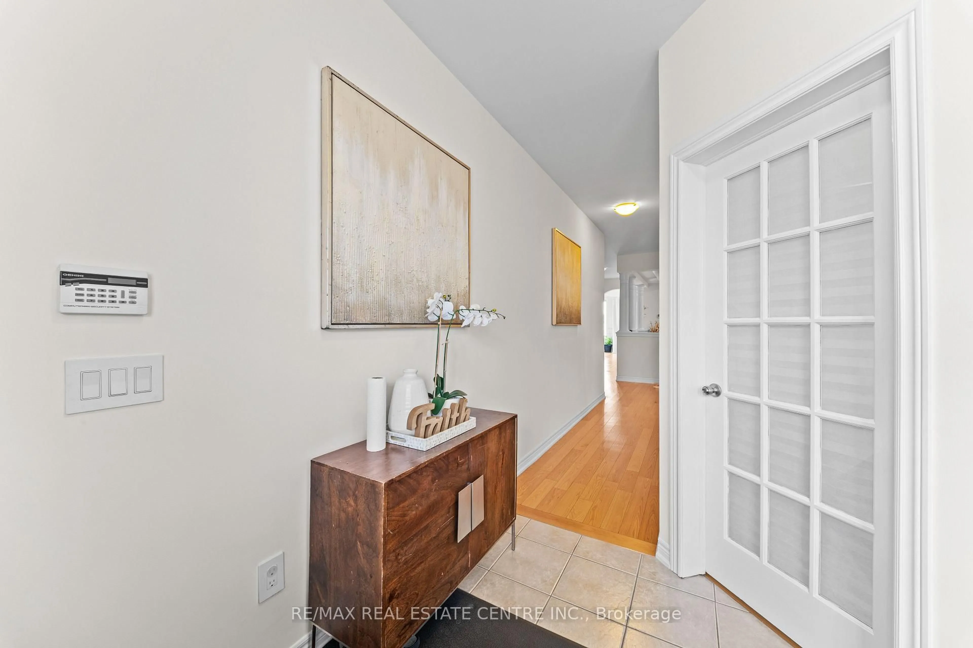 Indoor entryway for 4 Monument Tr, Brampton Ontario L7A 4M8