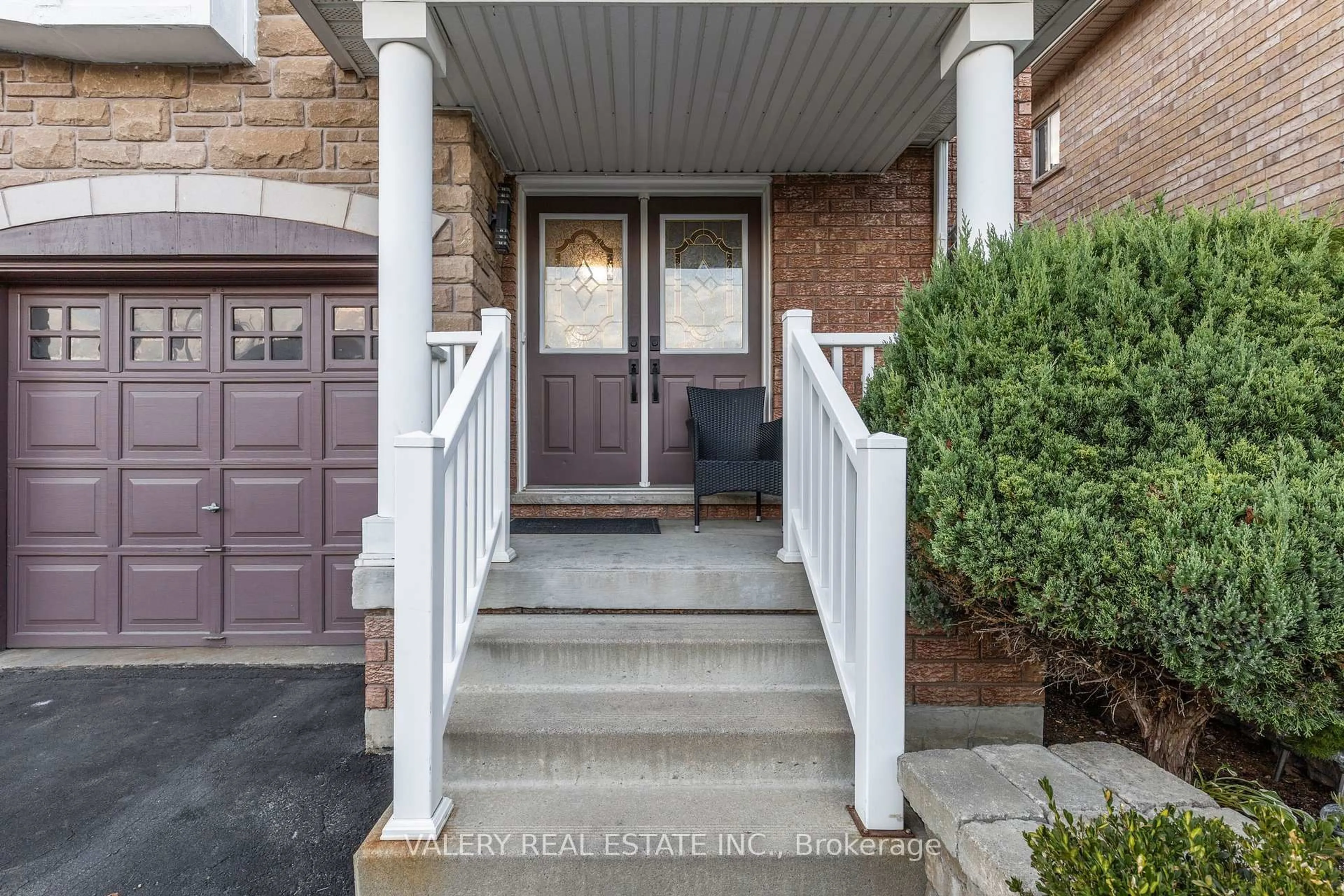 Indoor entryway for 62 Penbridge Circ, Brampton Ontario L7A 2P9