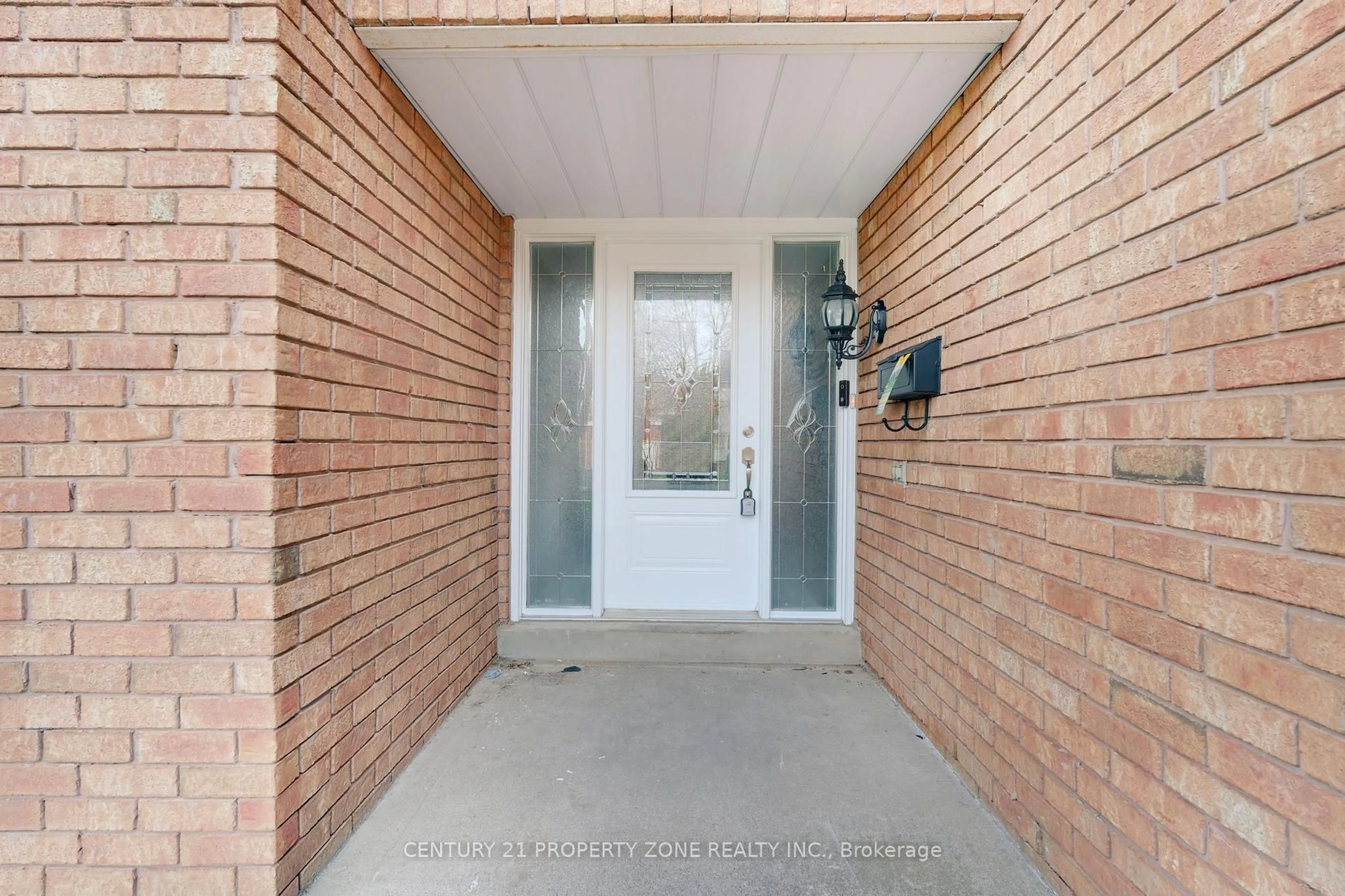 Indoor entryway for 4 Garbutt Cres, Brampton Ontario L6X 3G5