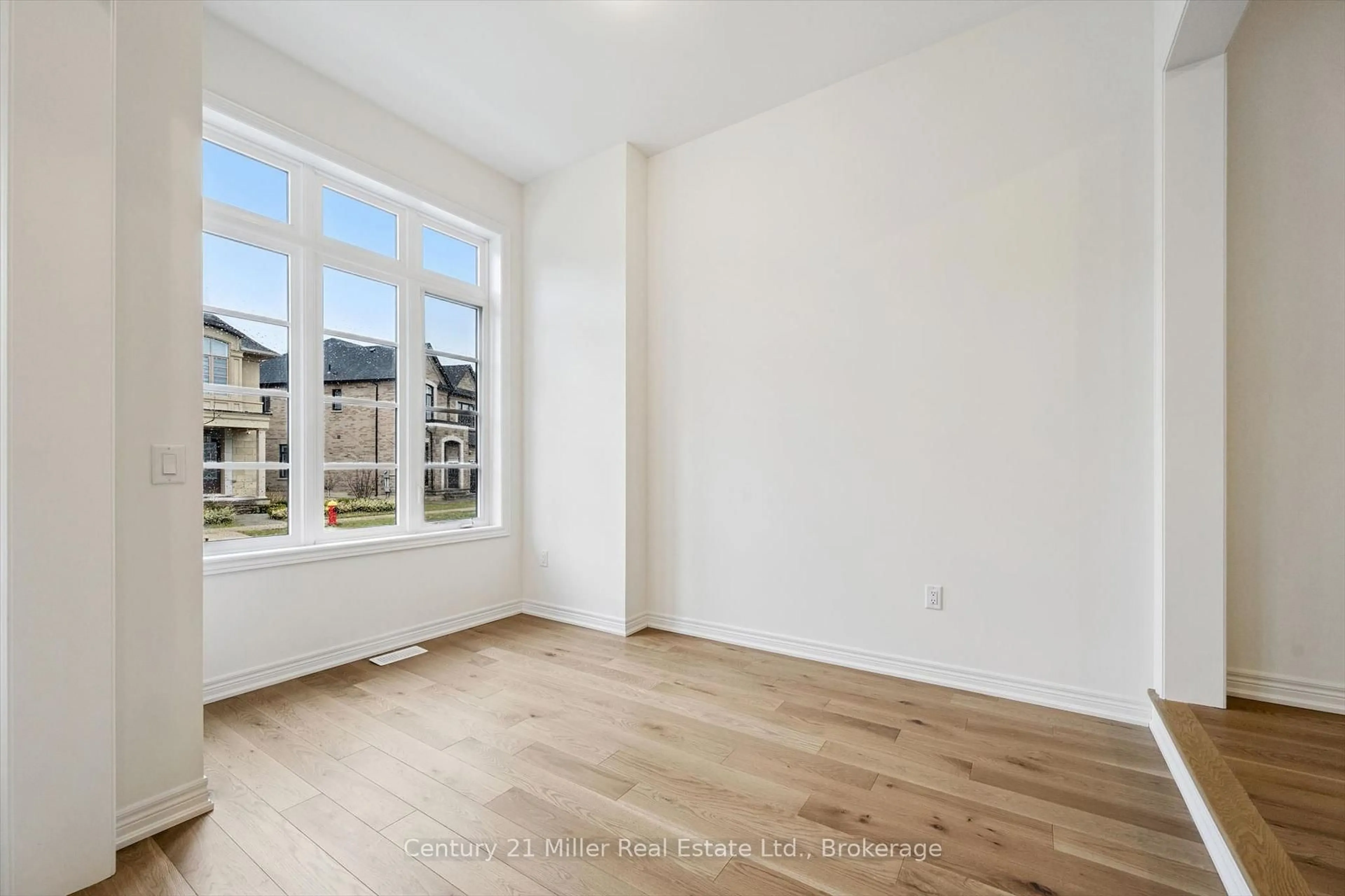 A pic of a room for 3242 Millicent Ave, Oakville Ontario L6H 0V8