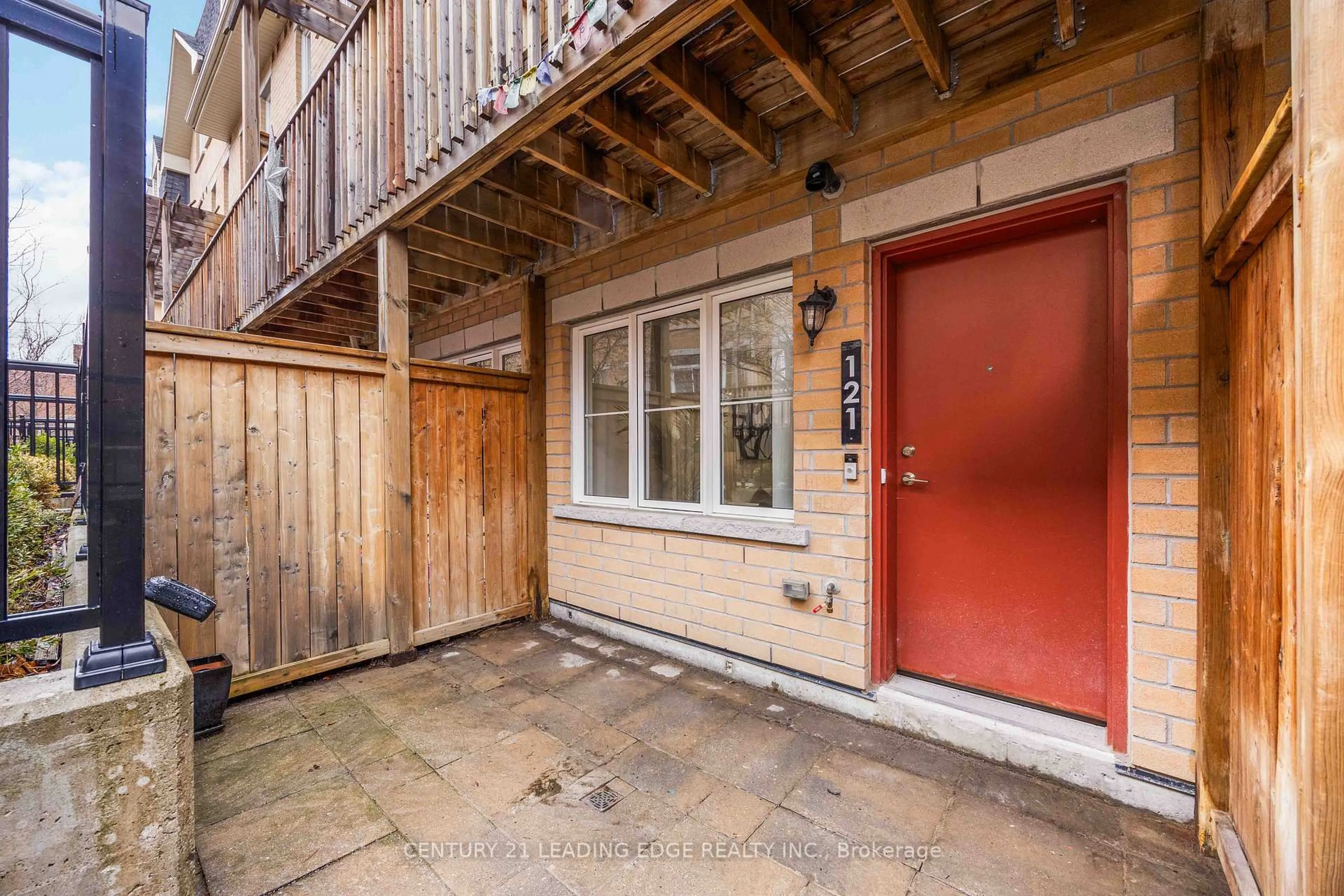 Unknown for 380 Hopewell Ave #121, Toronto Ontario M6E 2S2