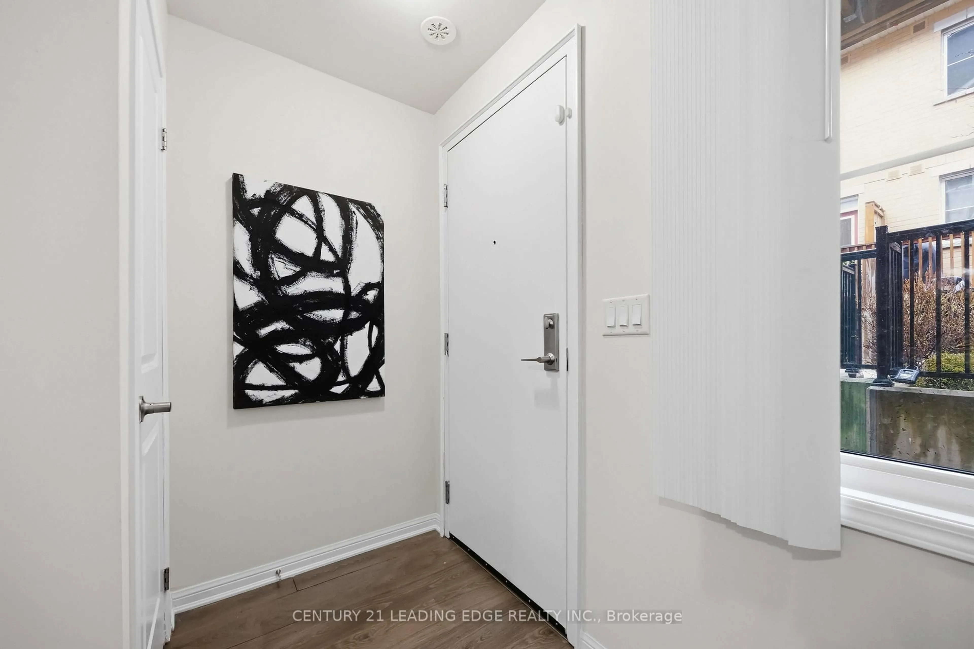 Indoor entryway for 380 Hopewell Ave #121, Toronto Ontario M6E 2S2