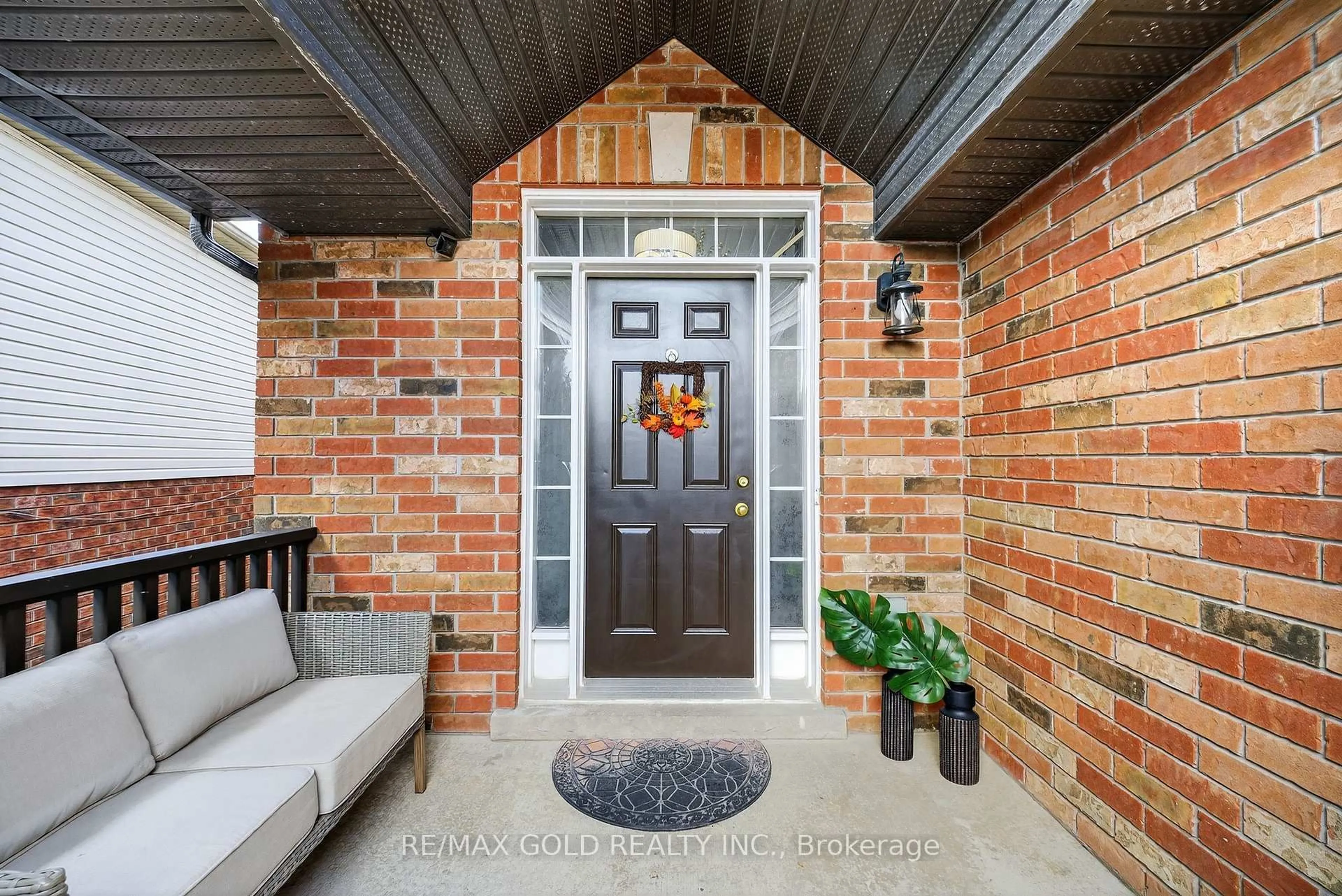 Indoor entryway for 24 Murray Crt, Orangeville Ontario L9W 0A1