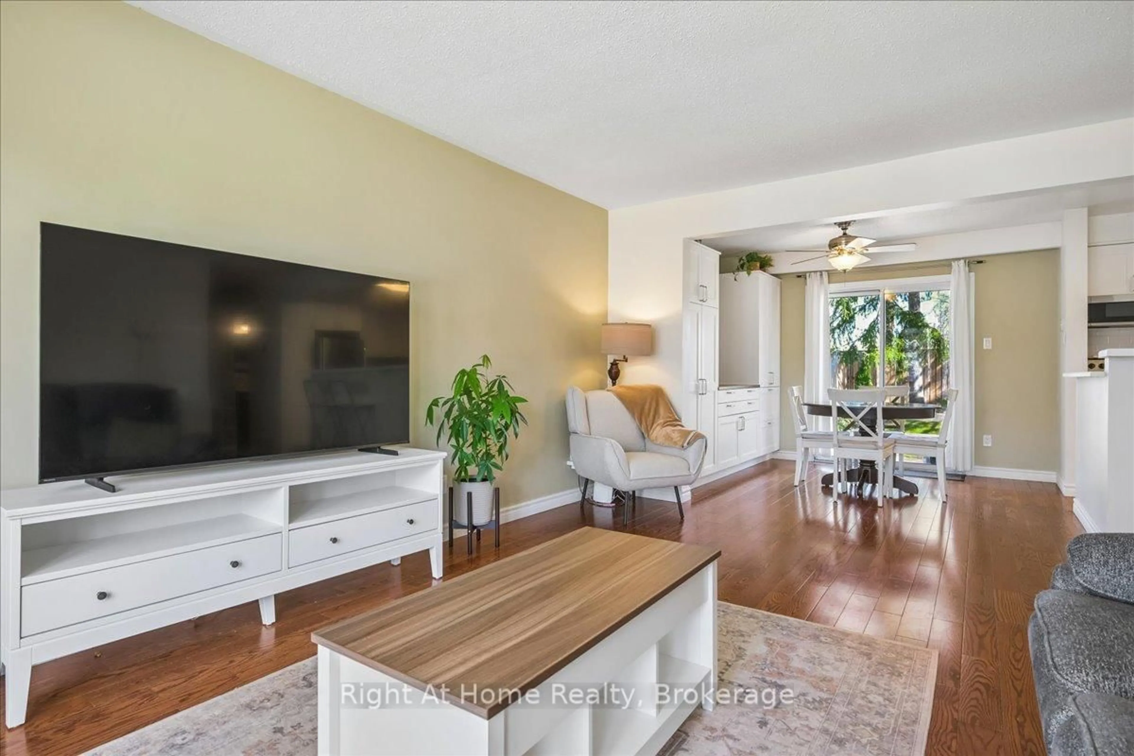 Living room with furniture, unknown for 208 Mccraney St, Oakville Ontario L6H 1H7