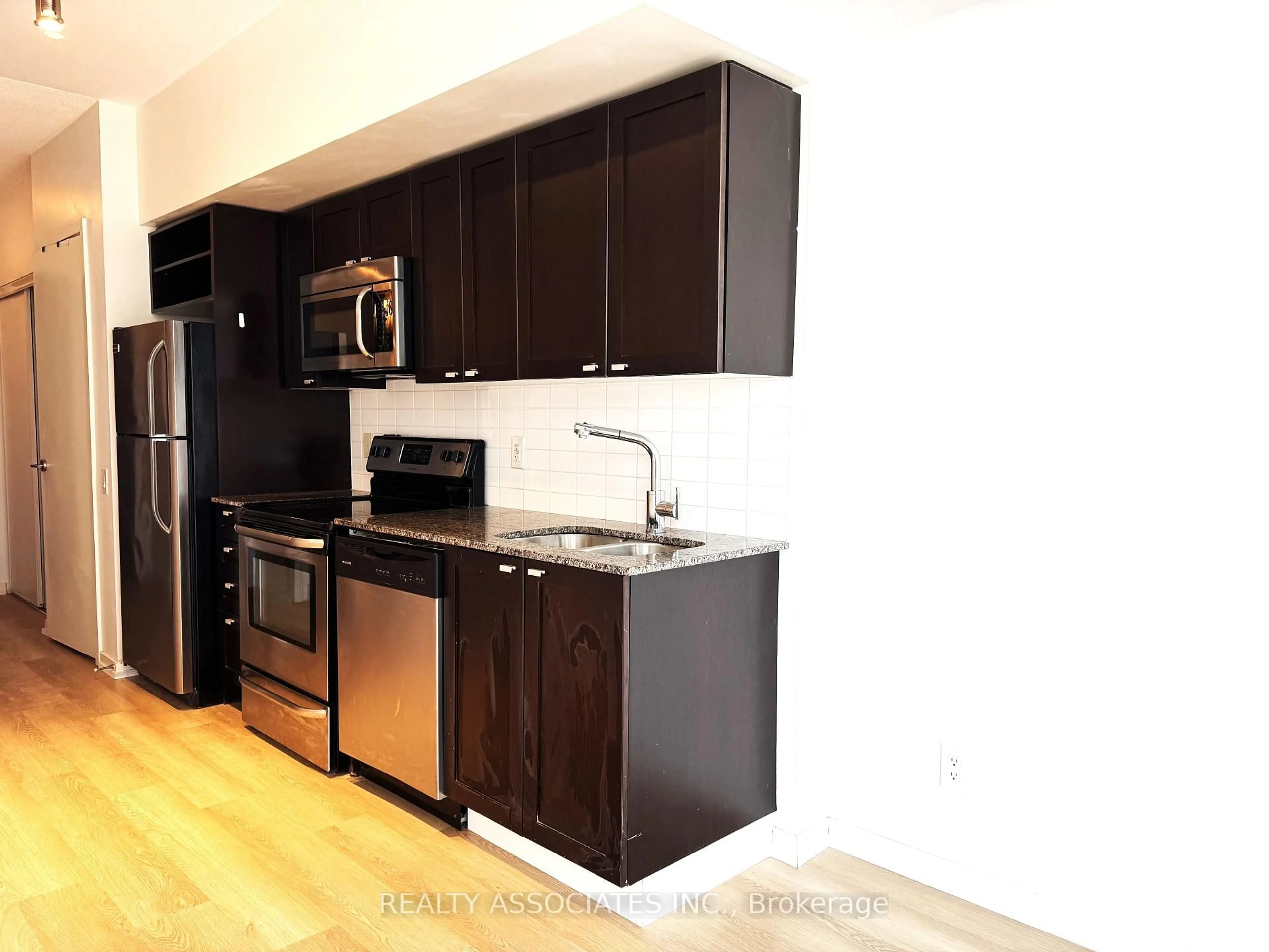 Standard kitchen, wood/laminate floor for 105 The Queensway Way #813, Toronto Ontario M6S 5B5