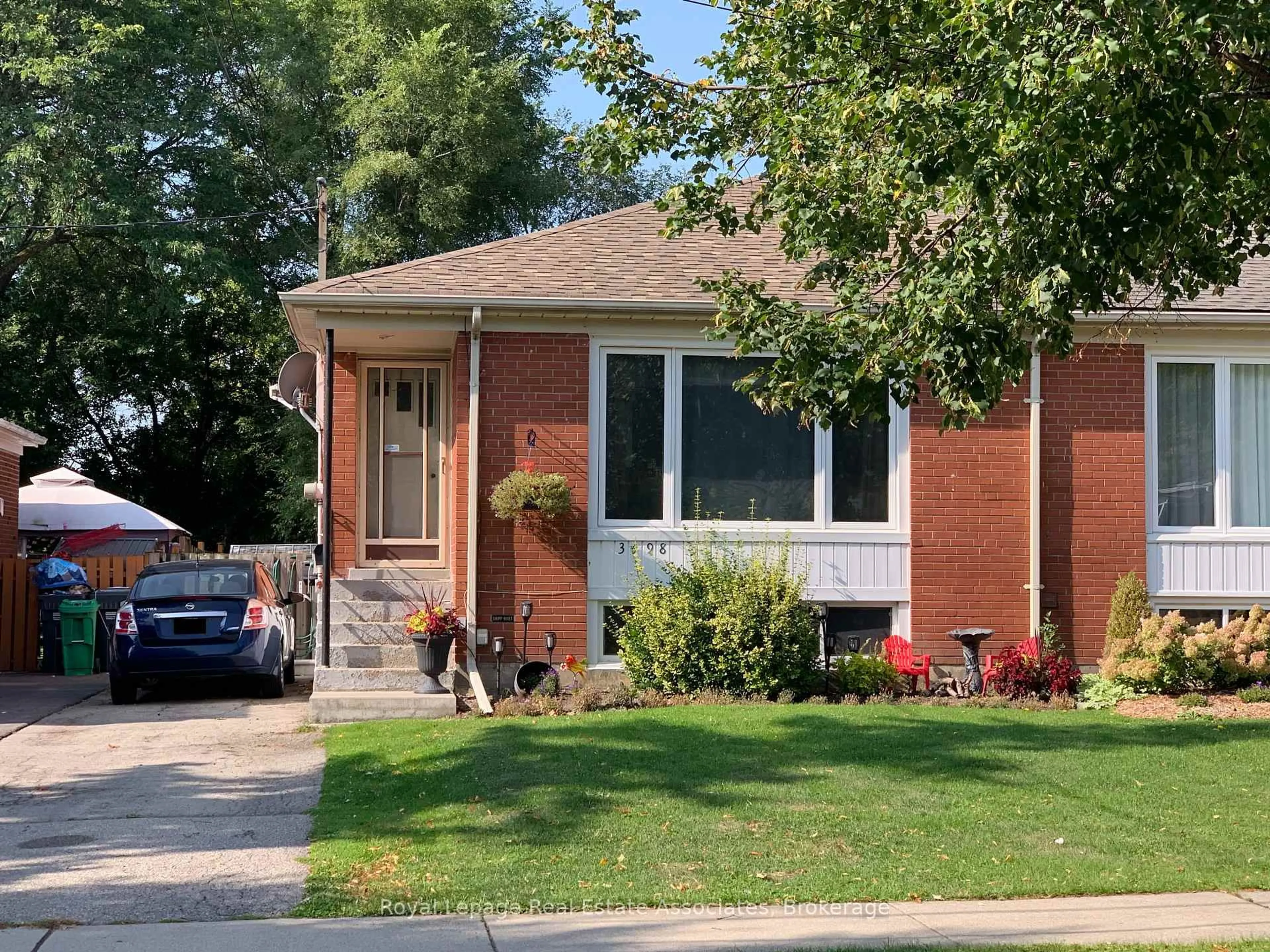 Home with brick exterior material, street for 3498 Ashcroft Cres, Mississauga Ontario L5C 2E7