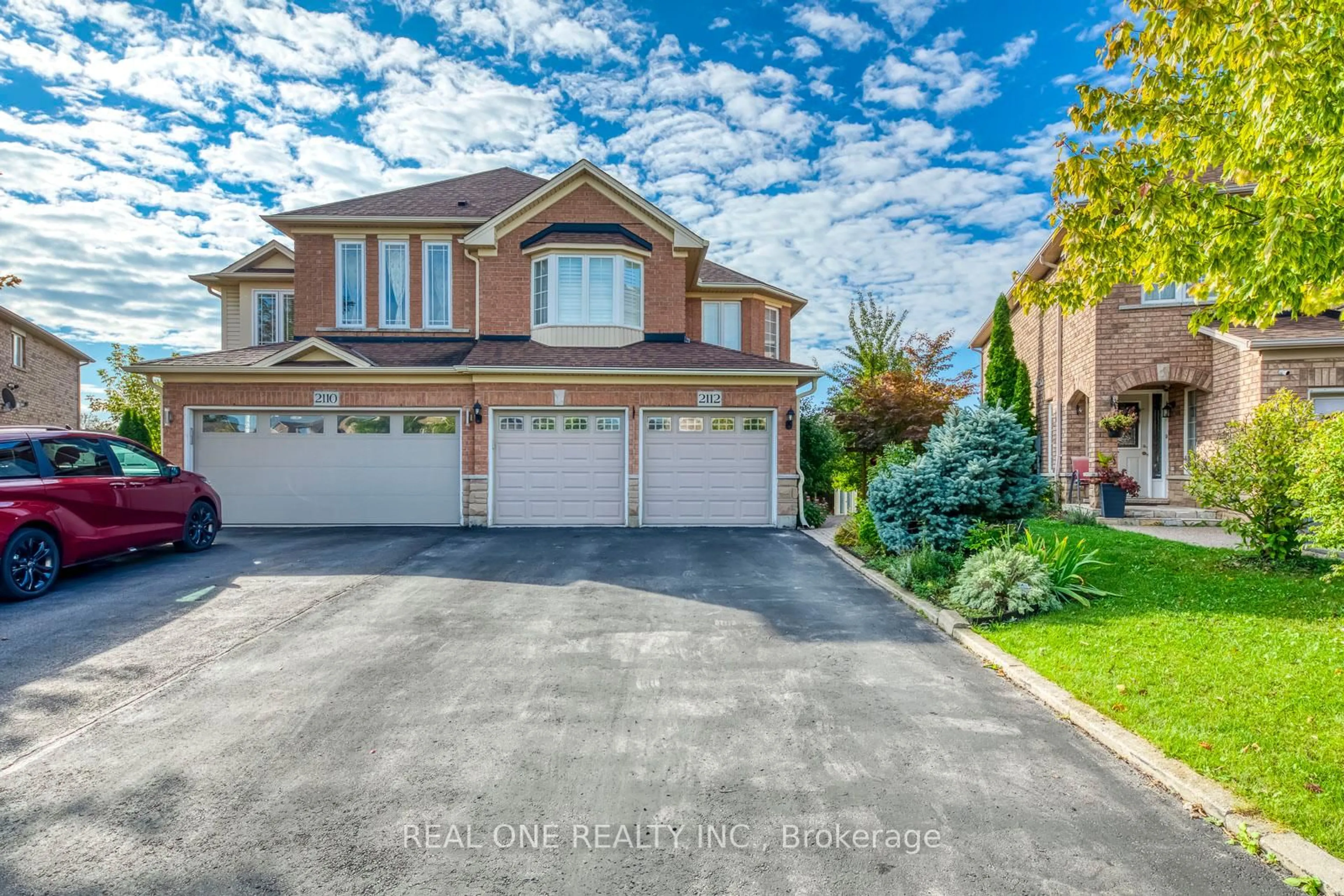 Unknown for 2112 Redstone Cres, Oakville Ontario L6M 5B2