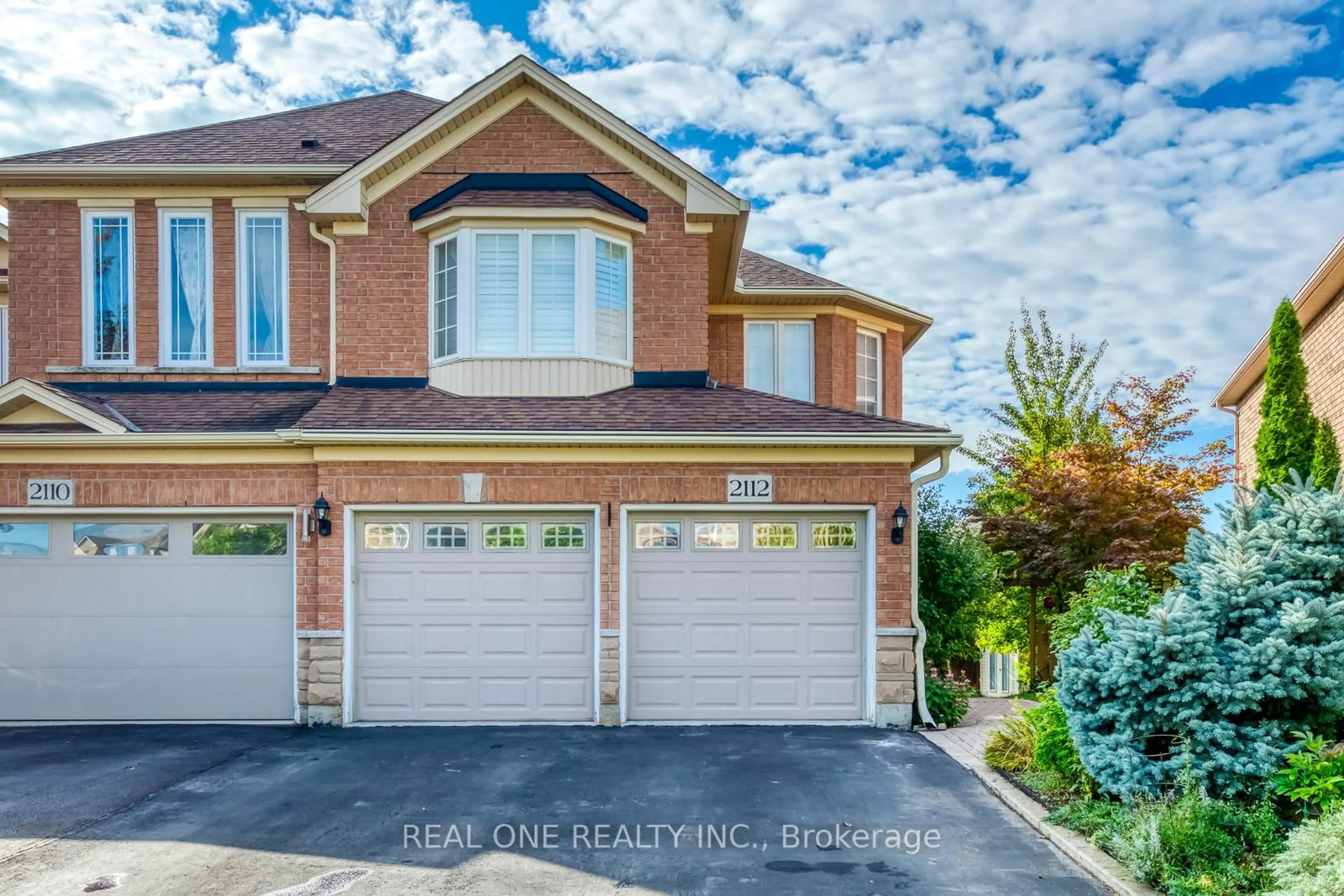 Home with brick exterior material, street for 2112 Redstone Cres, Oakville Ontario L6M 5B2