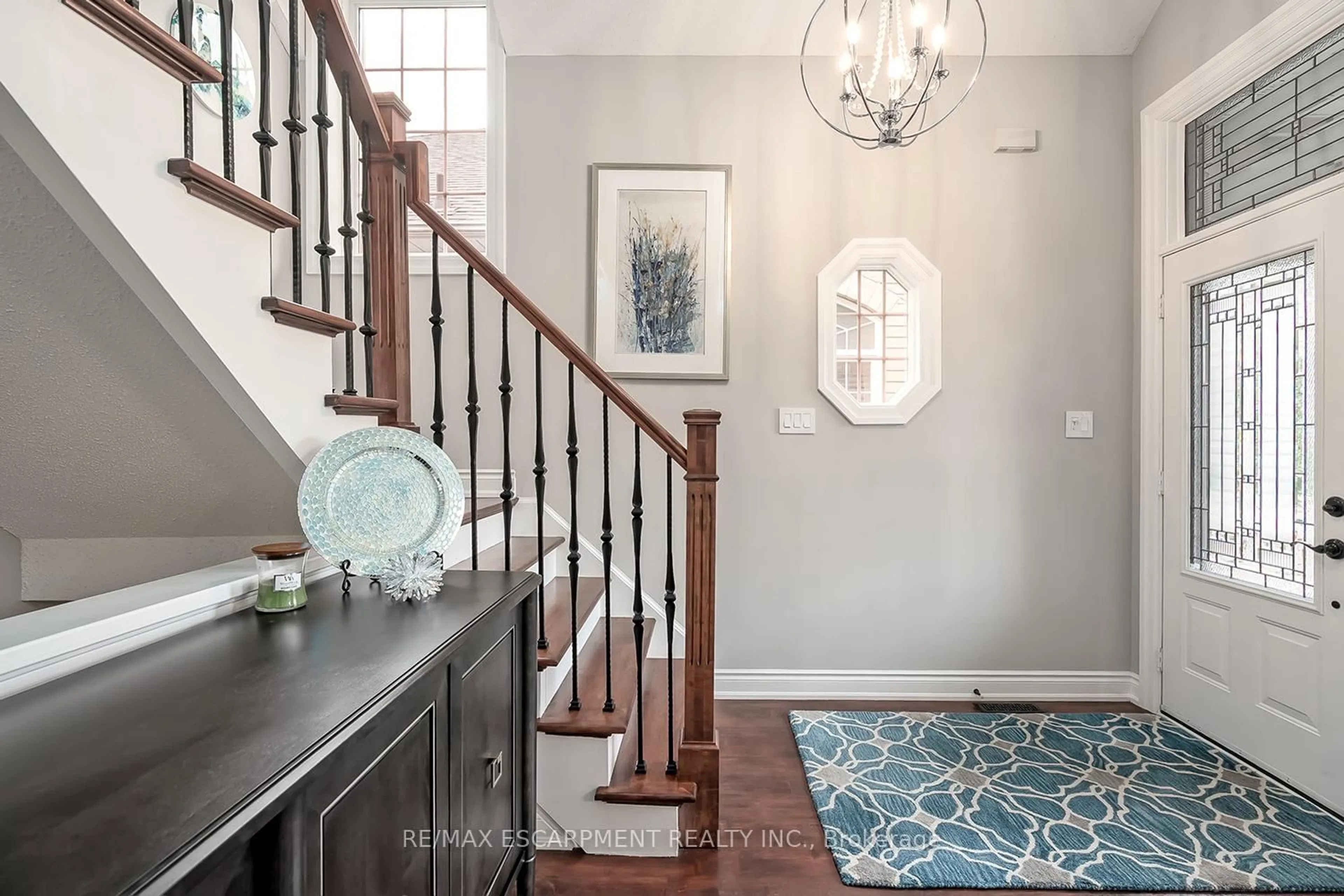 Indoor entryway for 4304 Taywood Dr, Burlington Ontario L7M 4S7