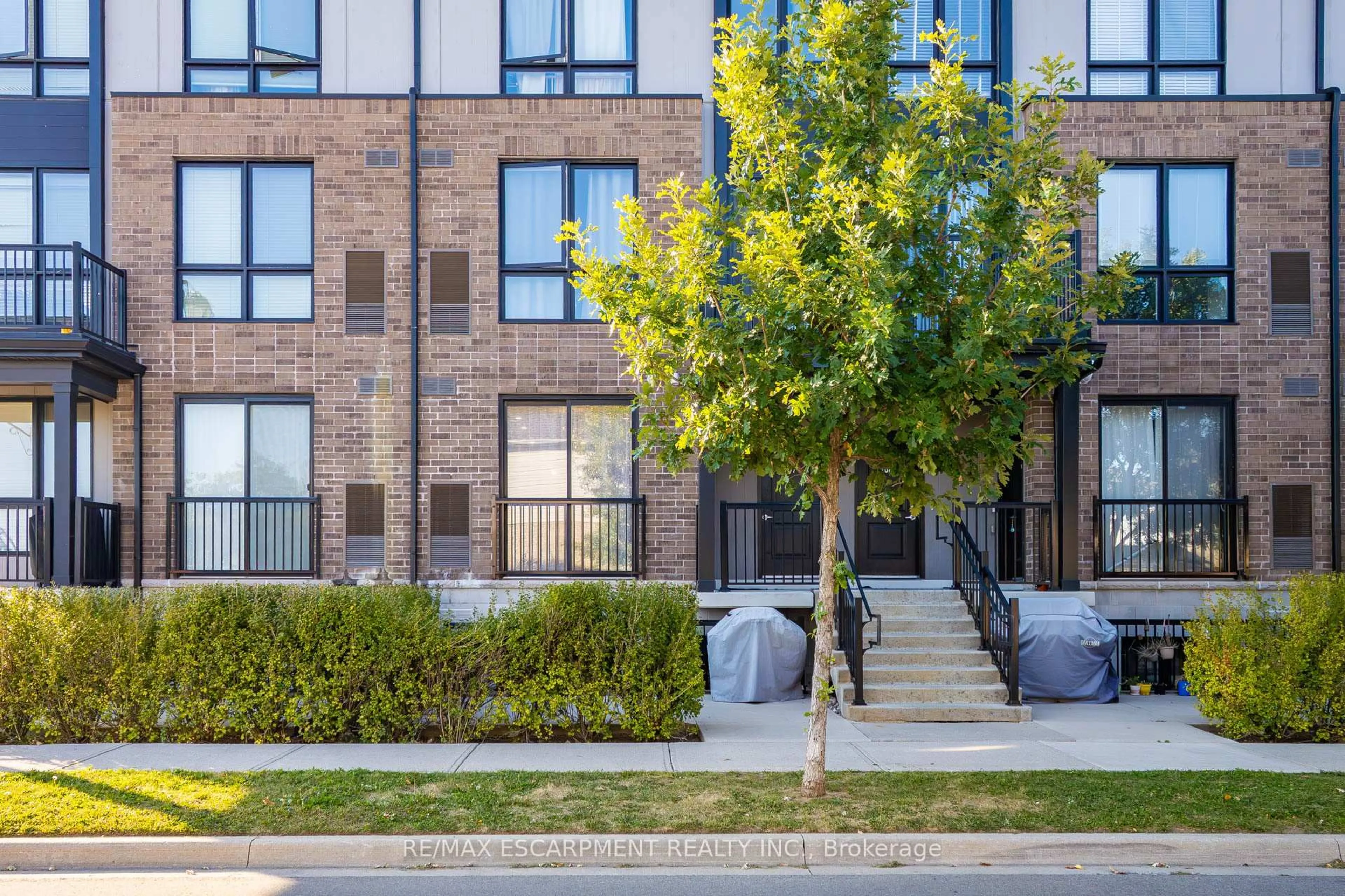 Patio, street for 1206 Main St #107, Milton Ontario L9T 9K6