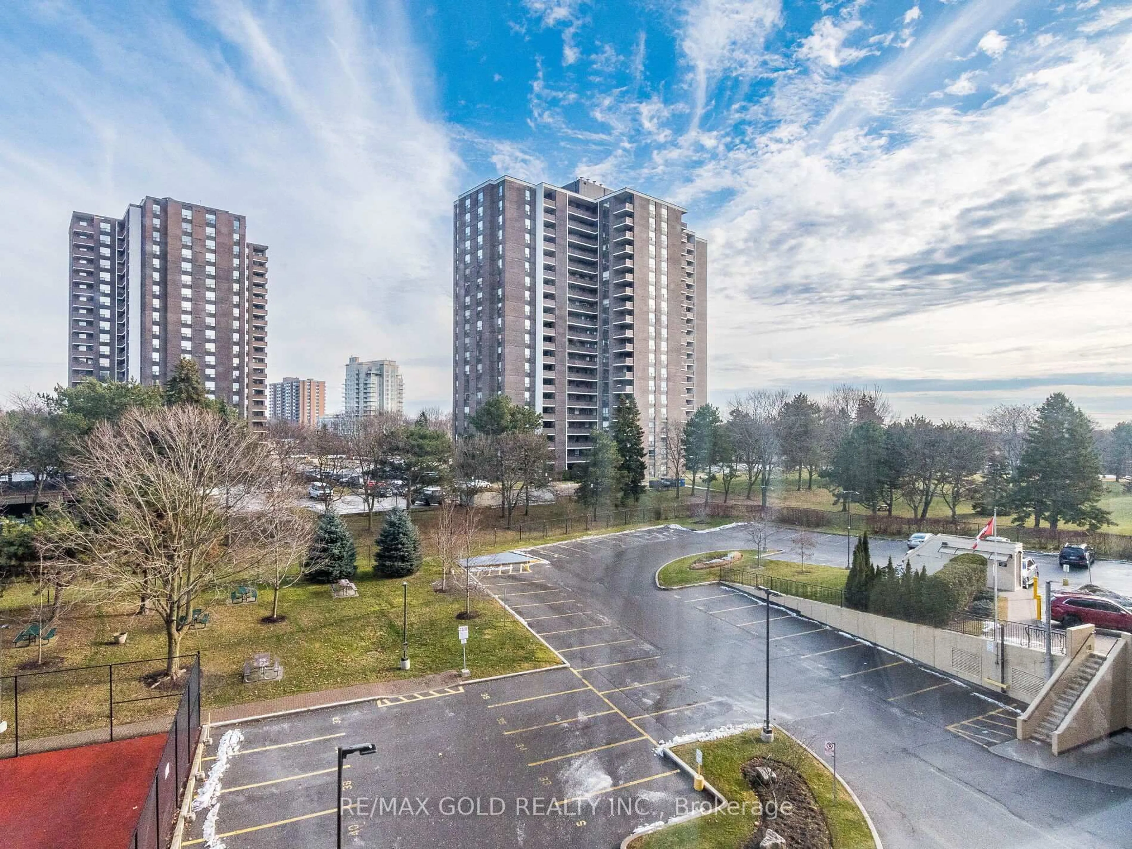 A pic from outside/outdoor area/front of a property/back of a property/a pic from drone, city buildings view from balcony for 1485 Lakeshore Rd #416, Mississauga Ontario L5E 3G2