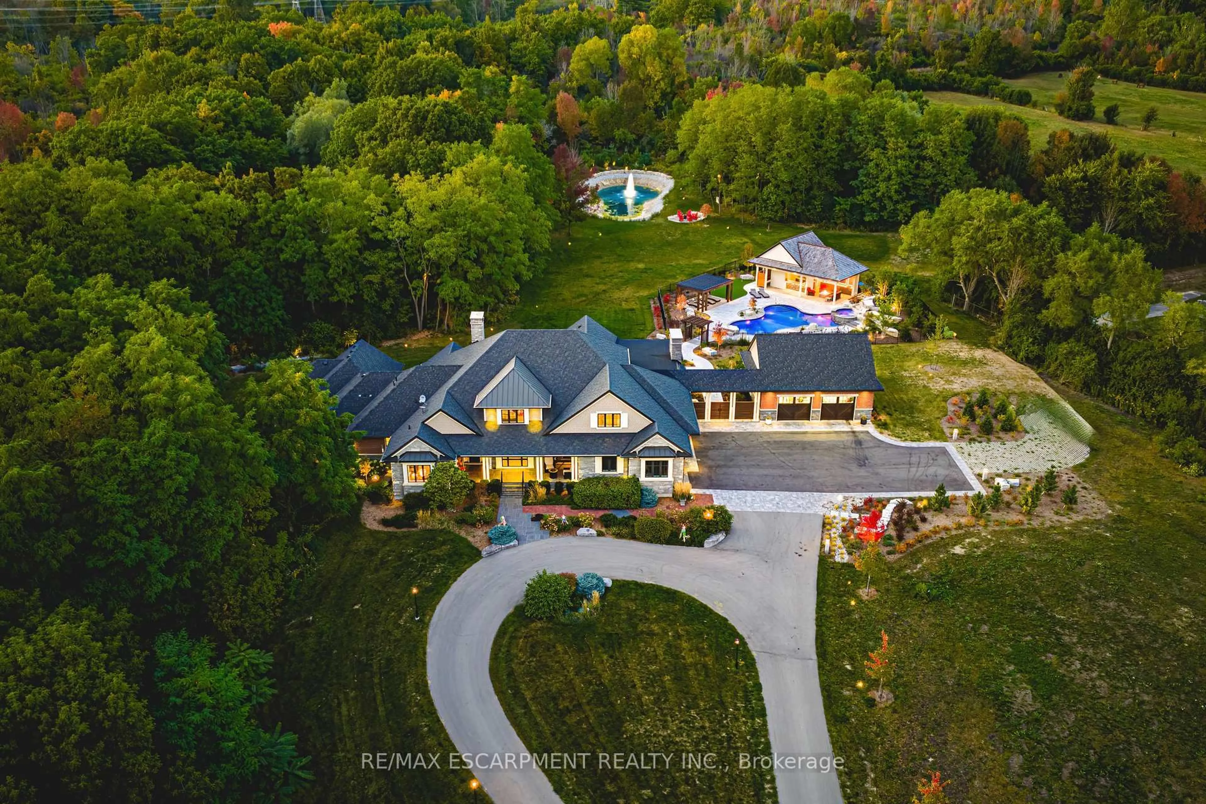 A pic from outside/outdoor area/front of a property/back of a property/a pic from drone, mountain view for 597 Old York Rd, Burlington Ontario L7P 4Y6