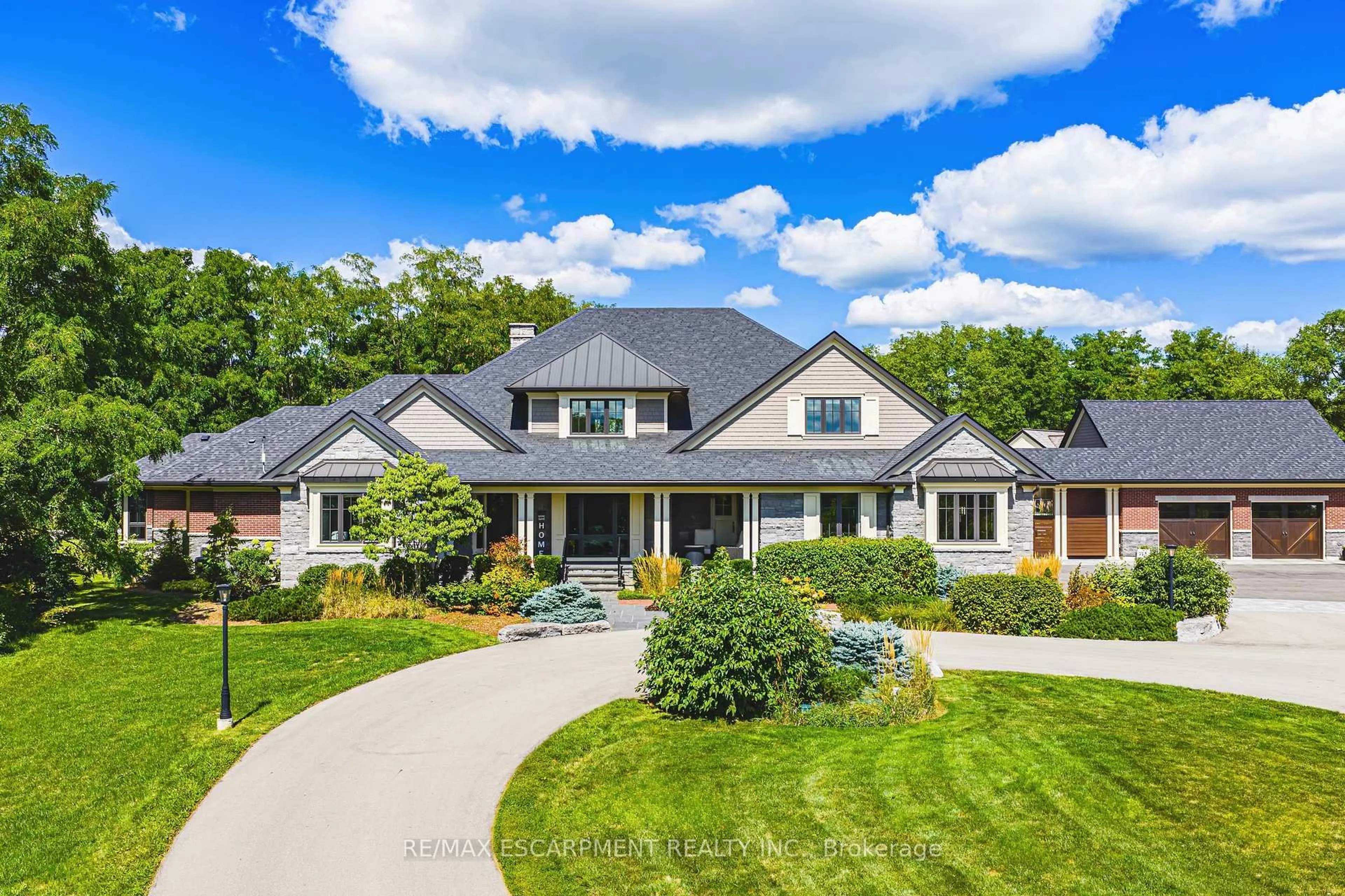 Home with brick exterior material, mountain view for 597 Old York Rd, Burlington Ontario L7P 4Y6