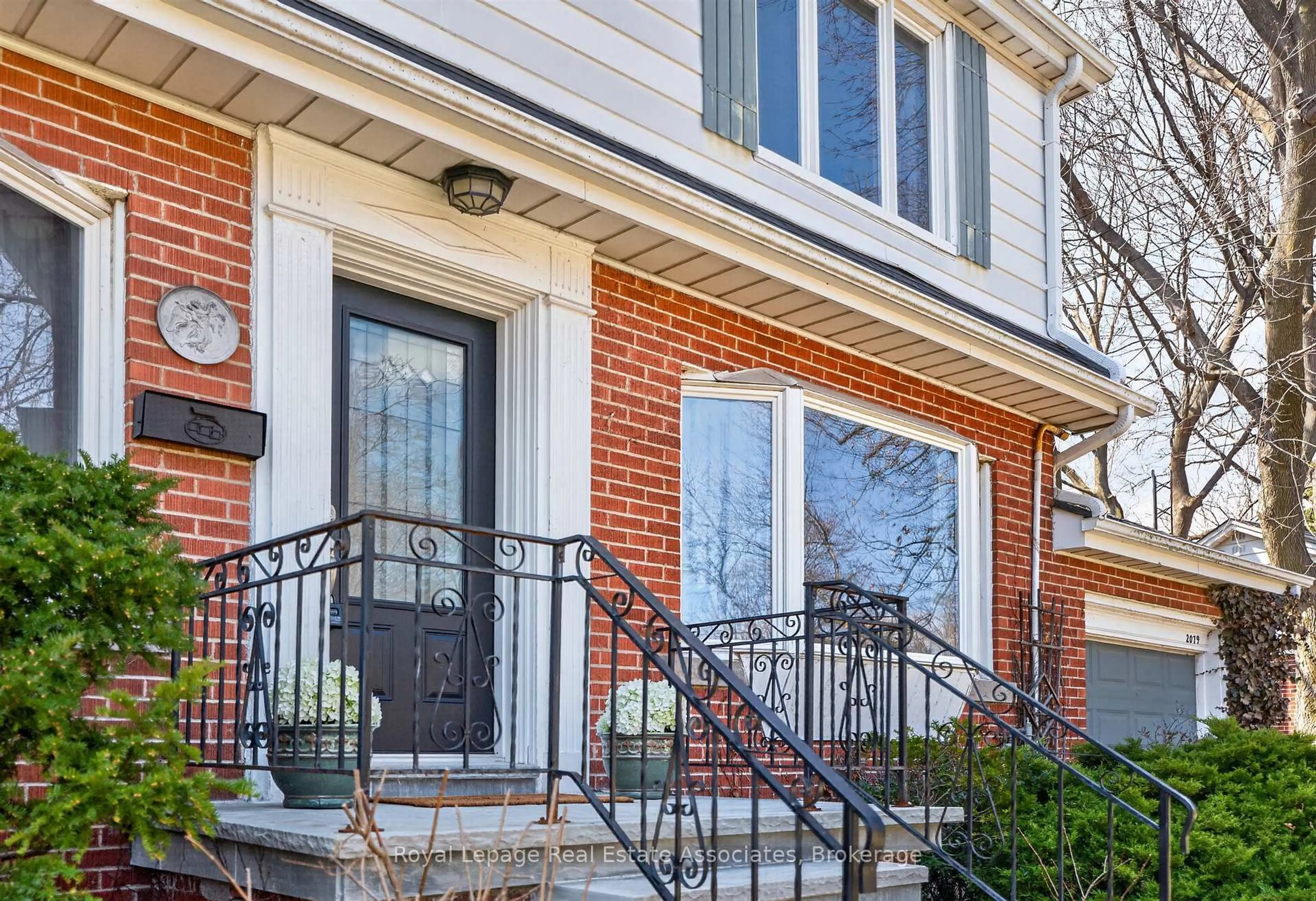 Home with brick exterior material, street for 2079 Deyncourt Dr, Burlington Ontario L7R 1W2