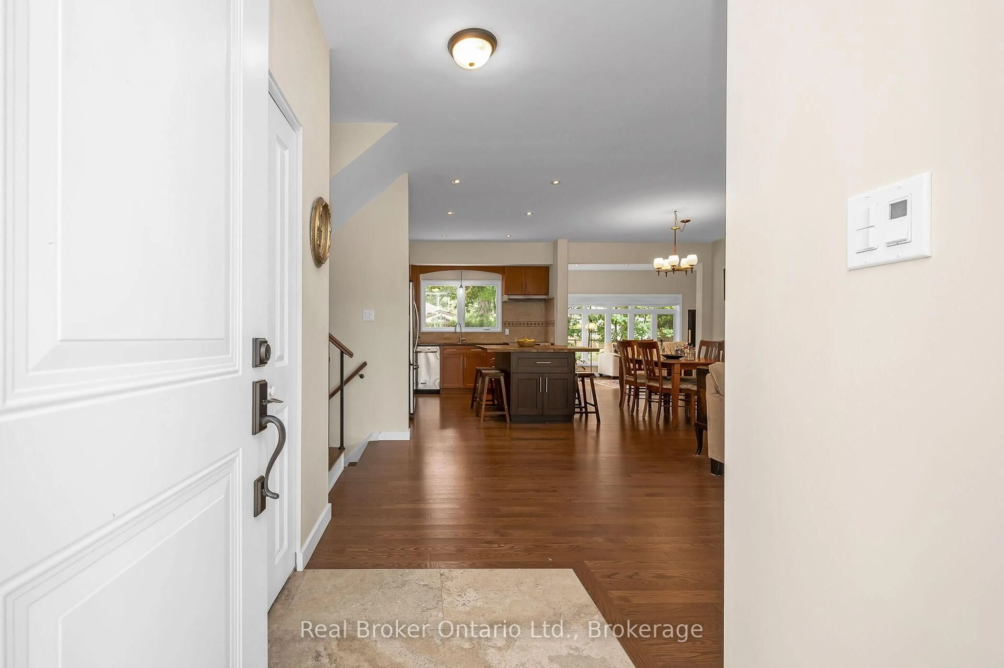 Indoor entryway for 285 Surrey Dr, Oakville Ontario L6L 3T6