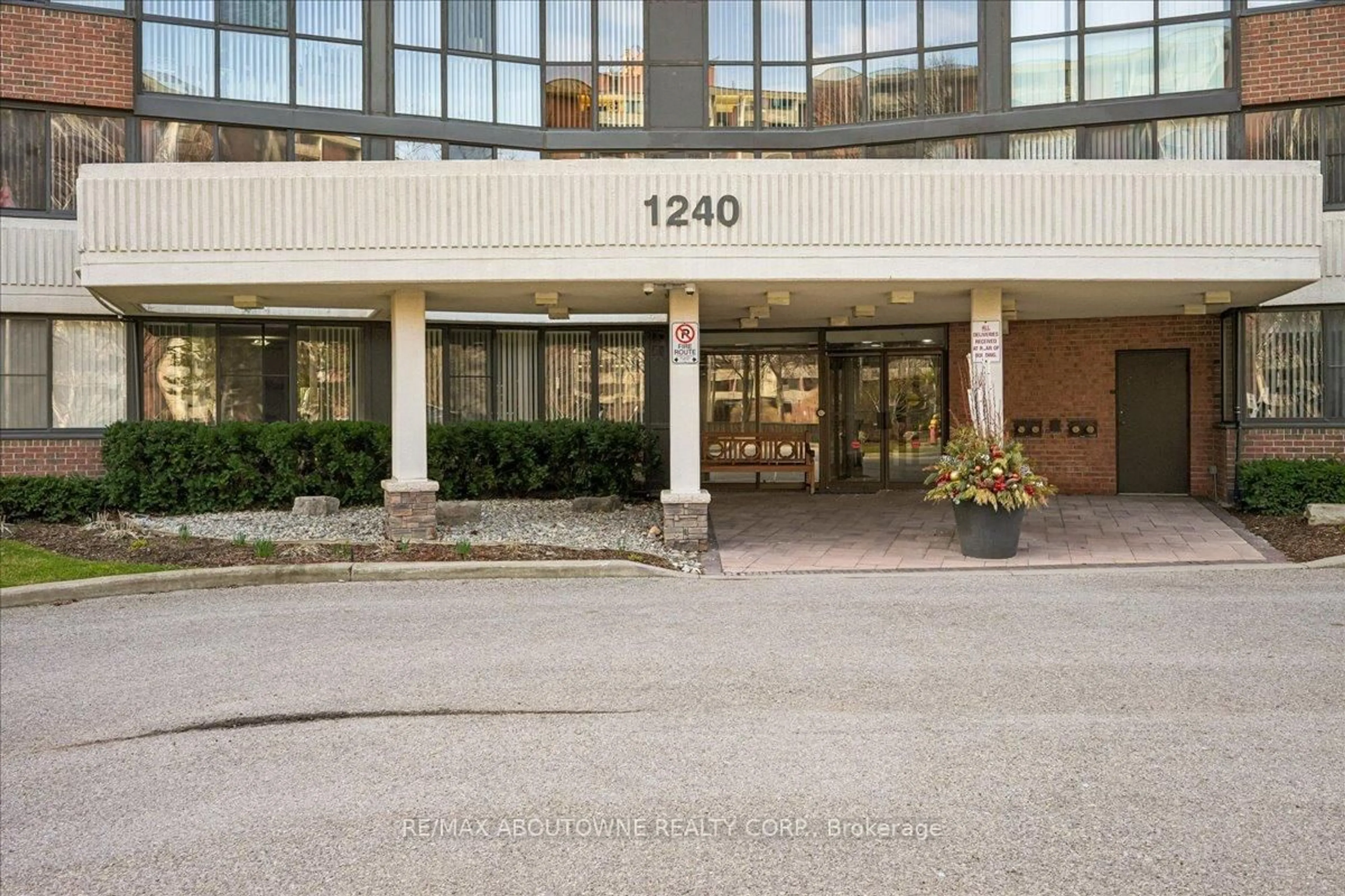 Unknown for 1240 Marlborough Crt #605, Oakville Ontario L6H 3K7