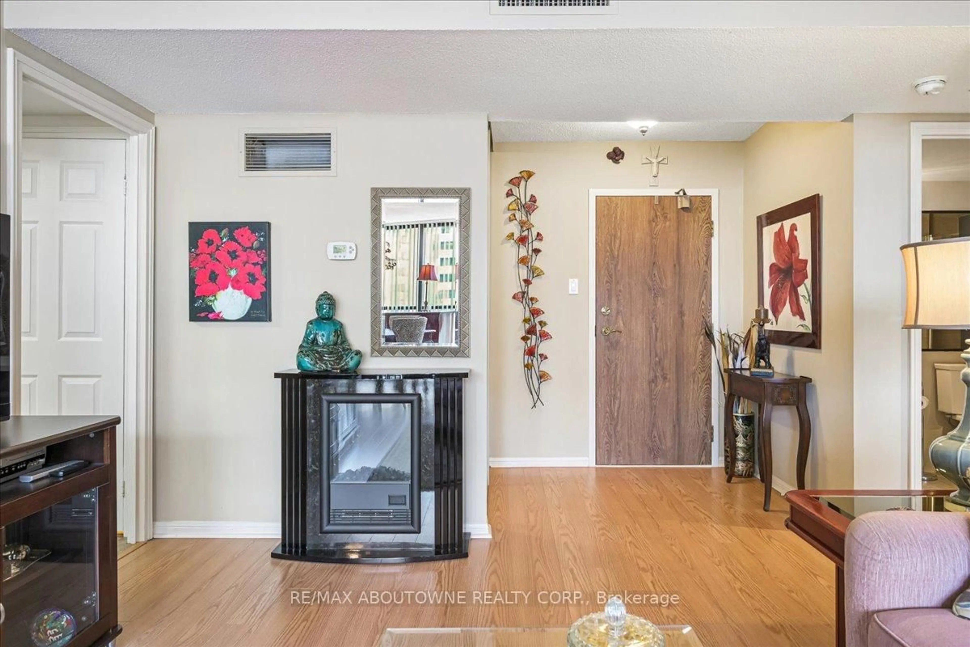 Indoor entryway for 1240 Marlborough Crt #605, Oakville Ontario L6H 3K7