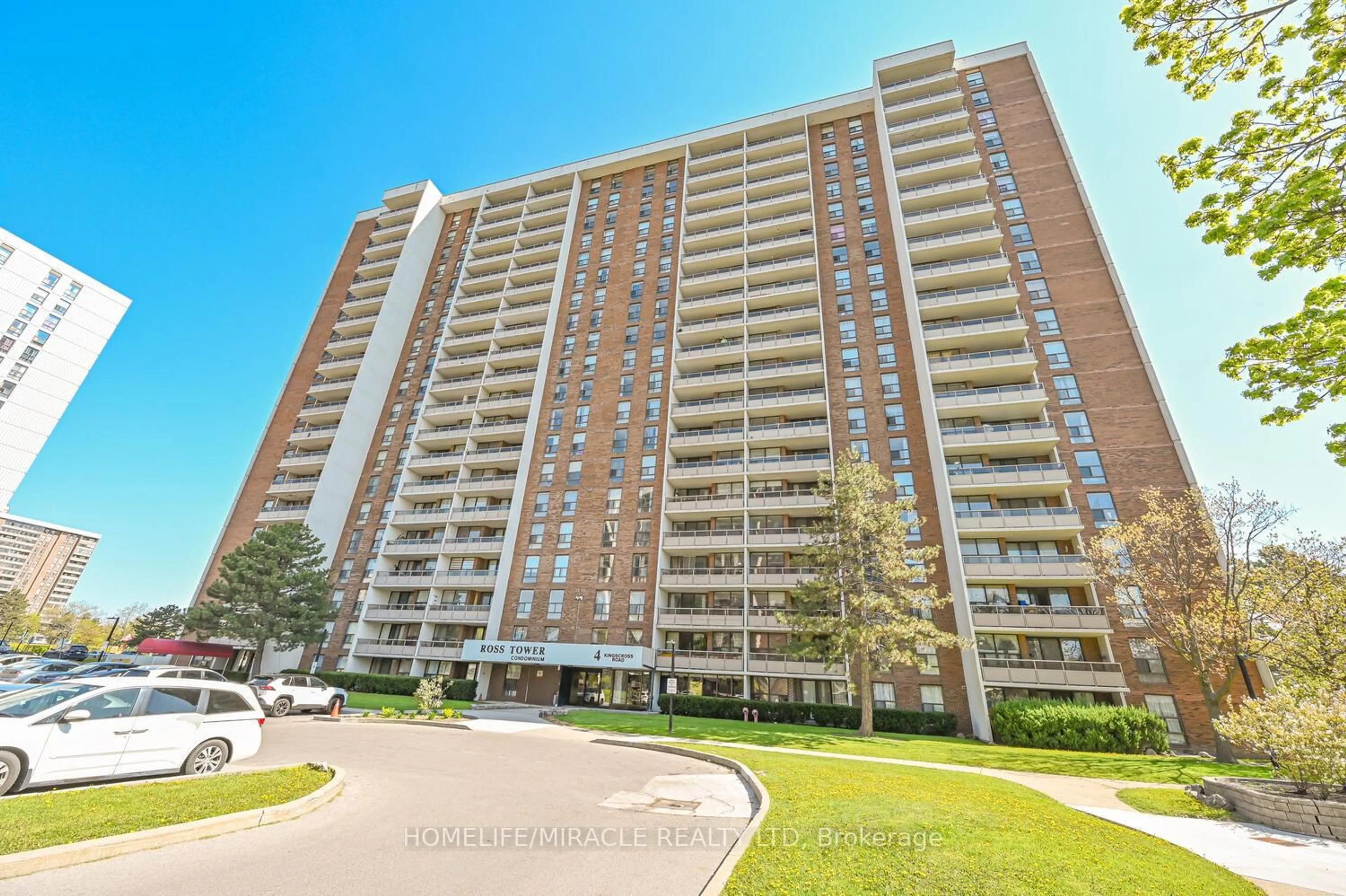 A pic from outside/outdoor area/front of a property/back of a property/a pic from drone, building for 4 Kings Cross Rd #002003, Brampton Ontario L6T 3X8