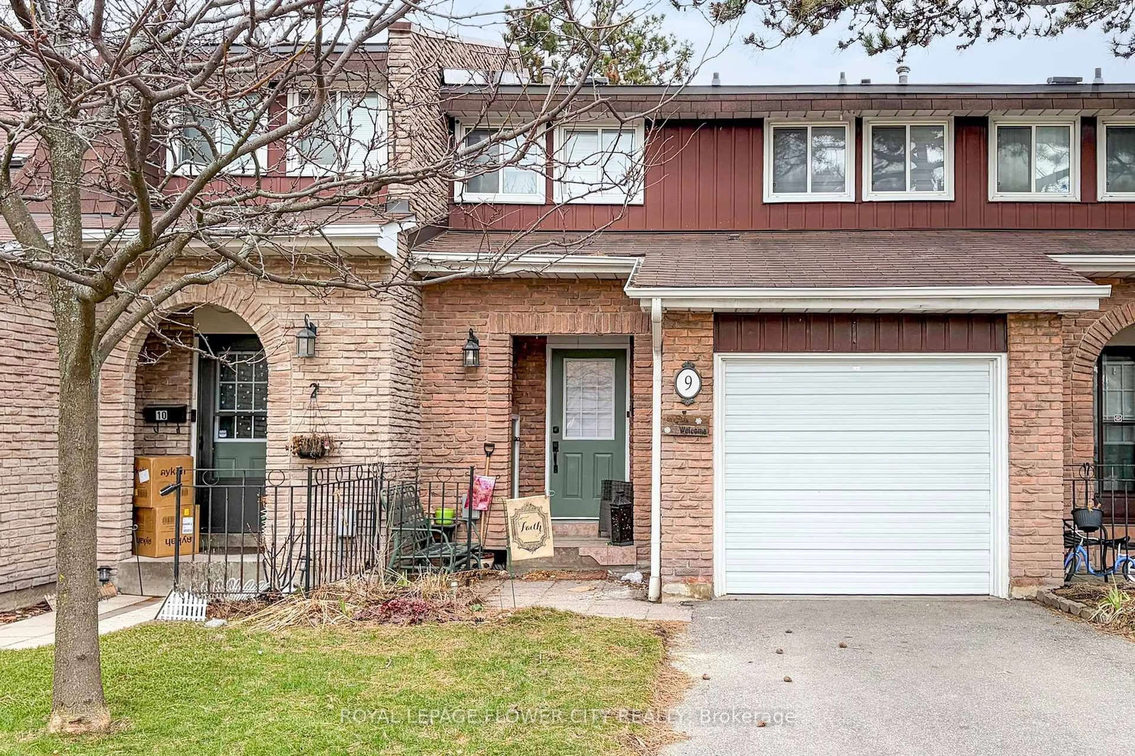 Home with brick exterior material, street for 3350 Hornbeam Cres #9, Mississauga Ontario L5L 3Z7