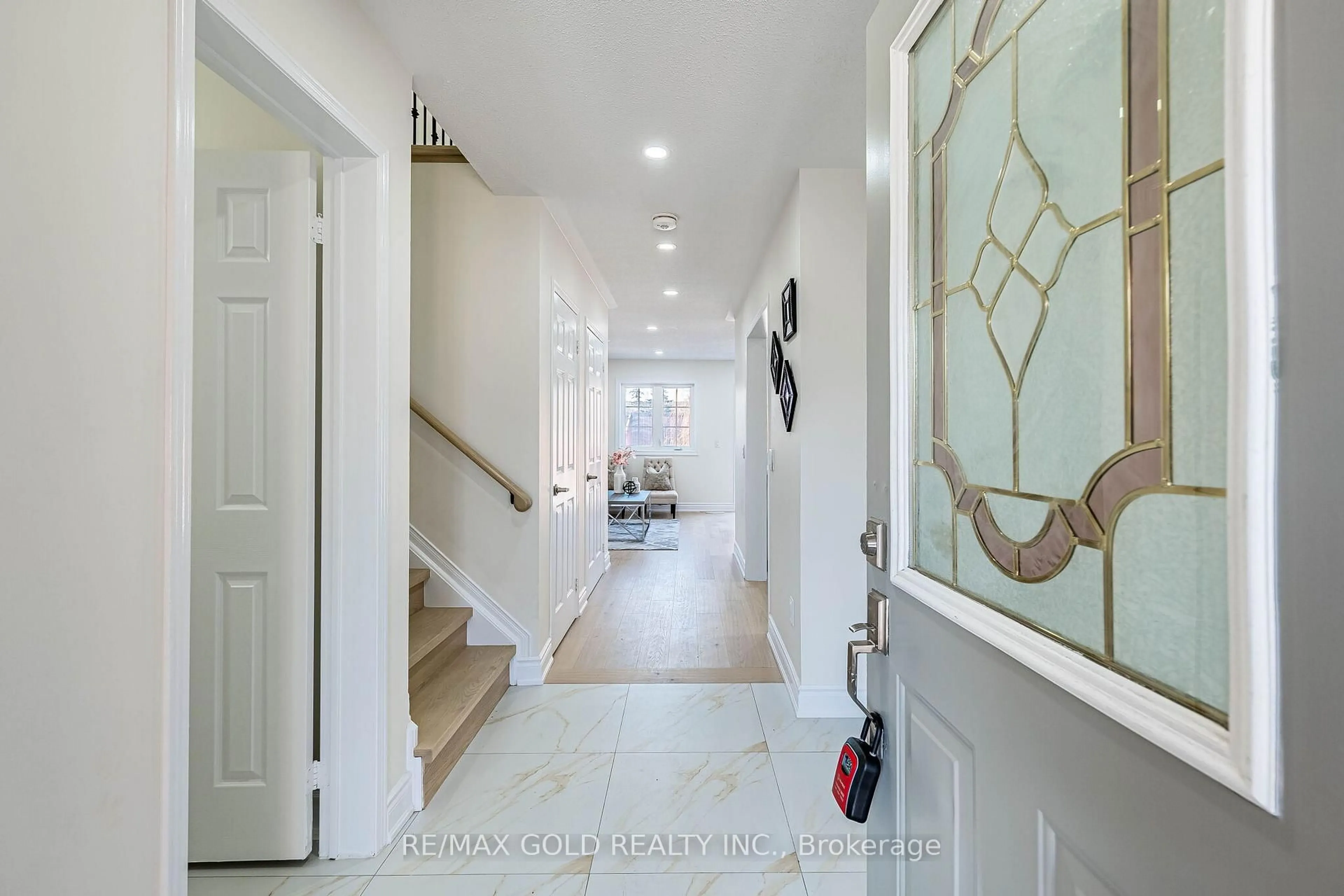 Indoor entryway for 110 Sandyshores Dr, Brampton Ontario L6R 2M3