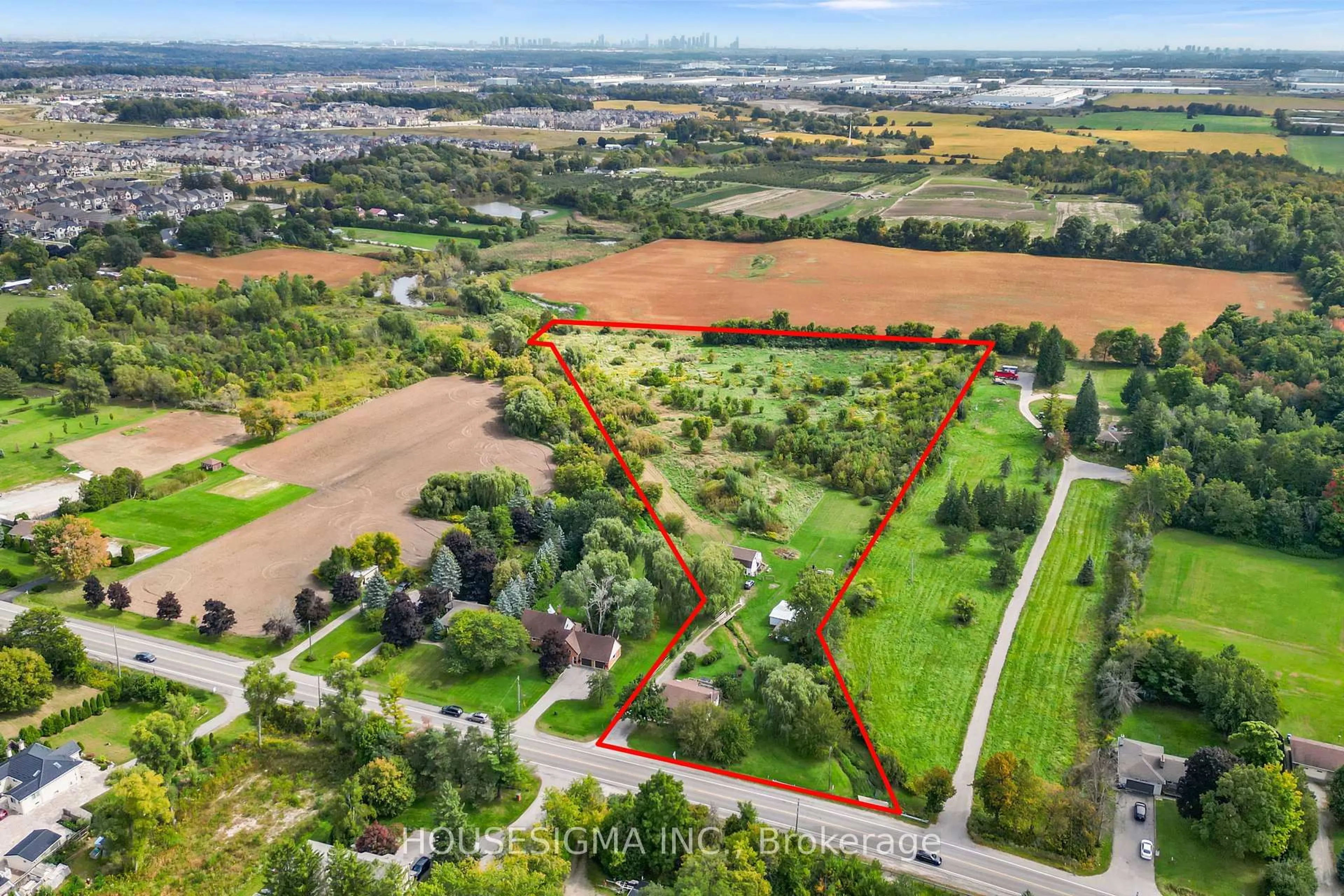 A pic from outside/outdoor area/front of a property/back of a property/a pic from drone, forest/trees view for 2701 Embleton Rd, Brampton Ontario L6Y 0E8