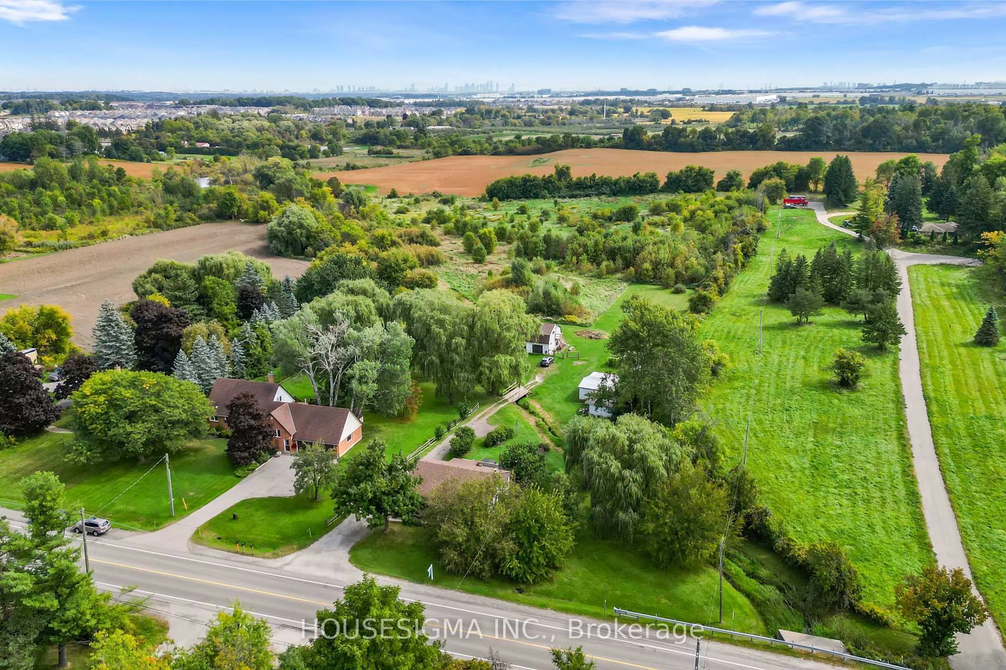 A pic from outside/outdoor area/front of a property/back of a property/a pic from drone, street for 2701 Embleton Rd, Brampton Ontario L6Y 0E8