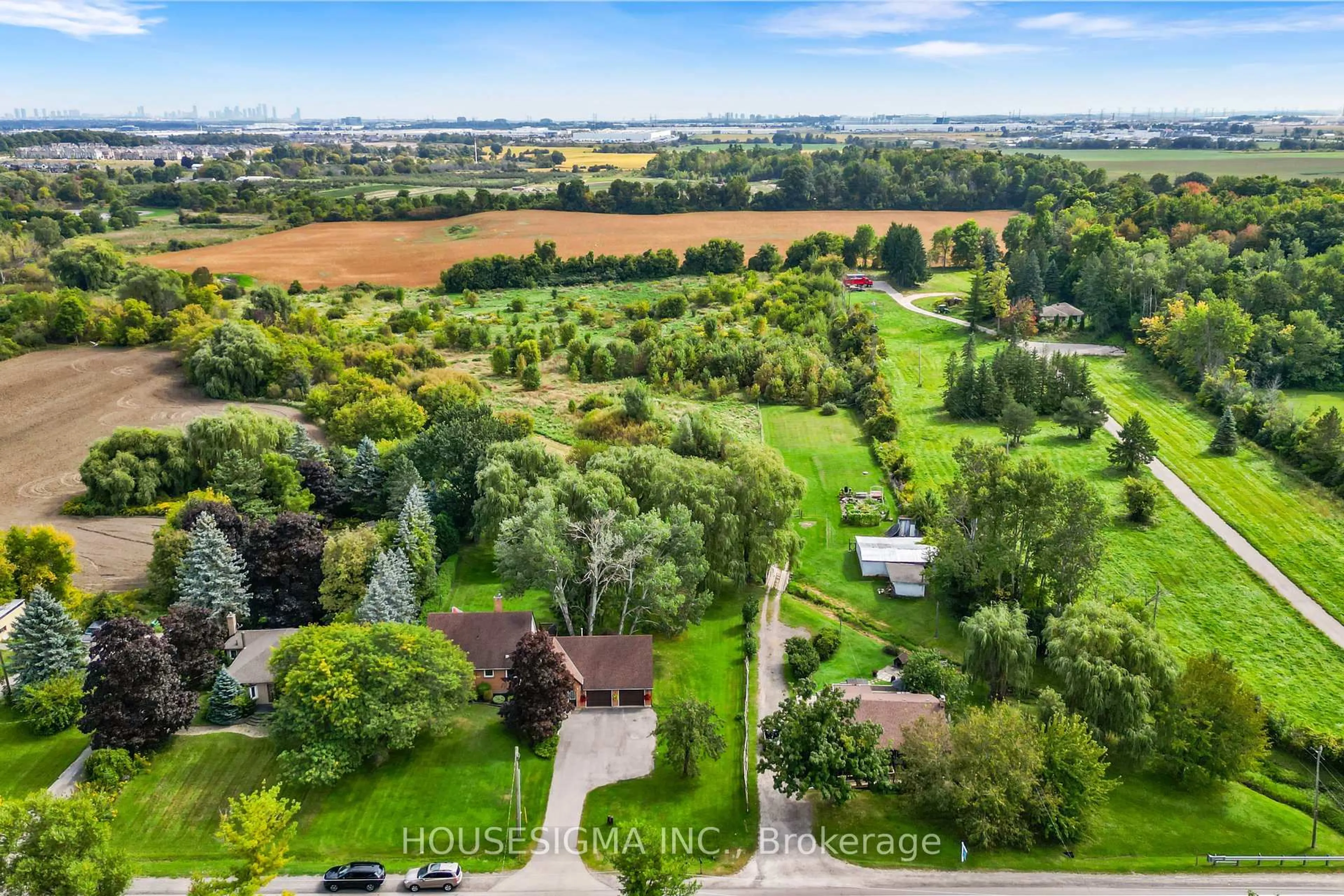 A pic from outside/outdoor area/front of a property/back of a property/a pic from drone, water/lake/river/ocean view for 2701 Embleton Rd, Brampton Ontario L6Y 0E8