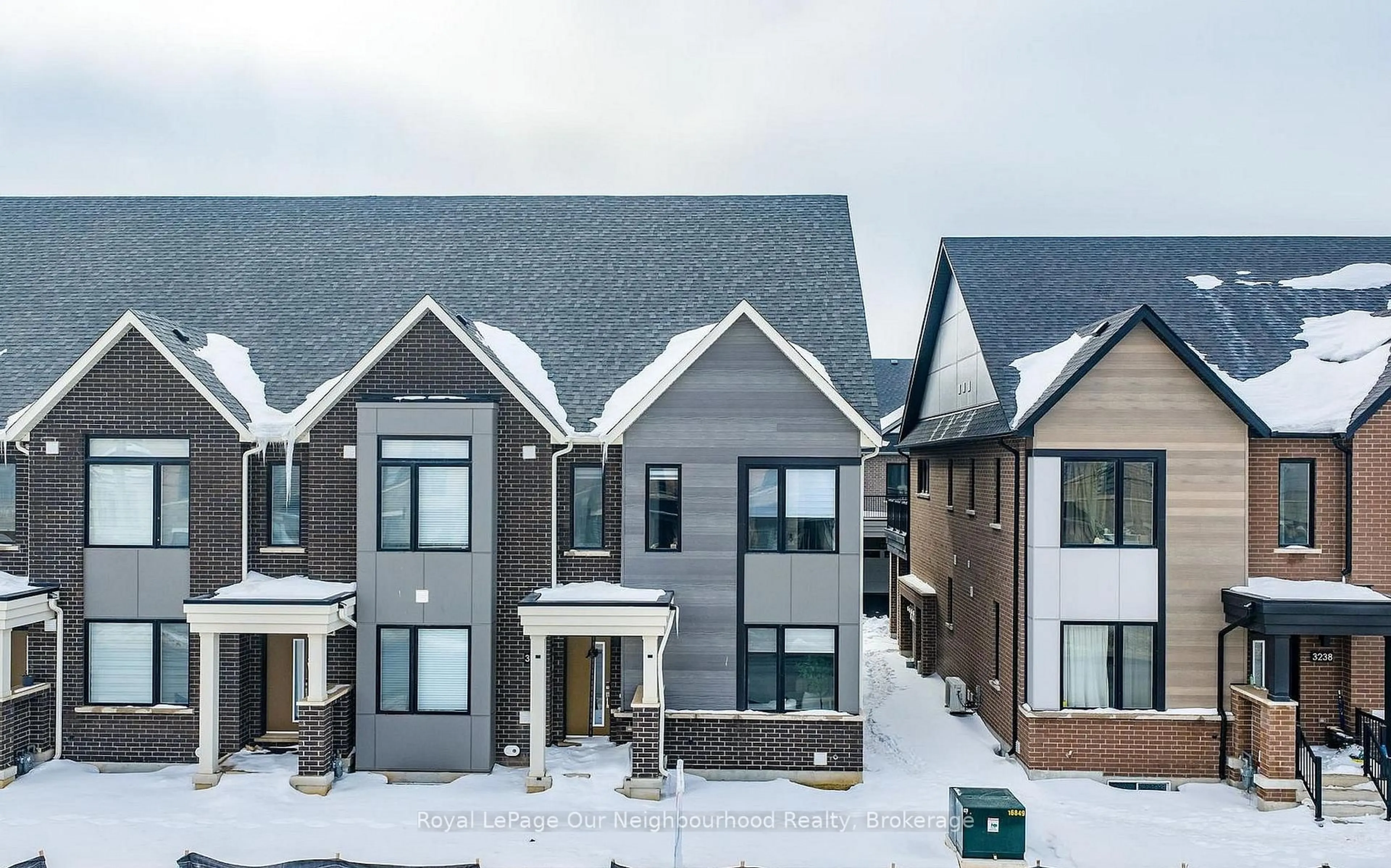 A pic from outside/outdoor area/front of a property/back of a property/a pic from drone, street for 3234 Sixth Line, Oakville Ontario L6M 4K1