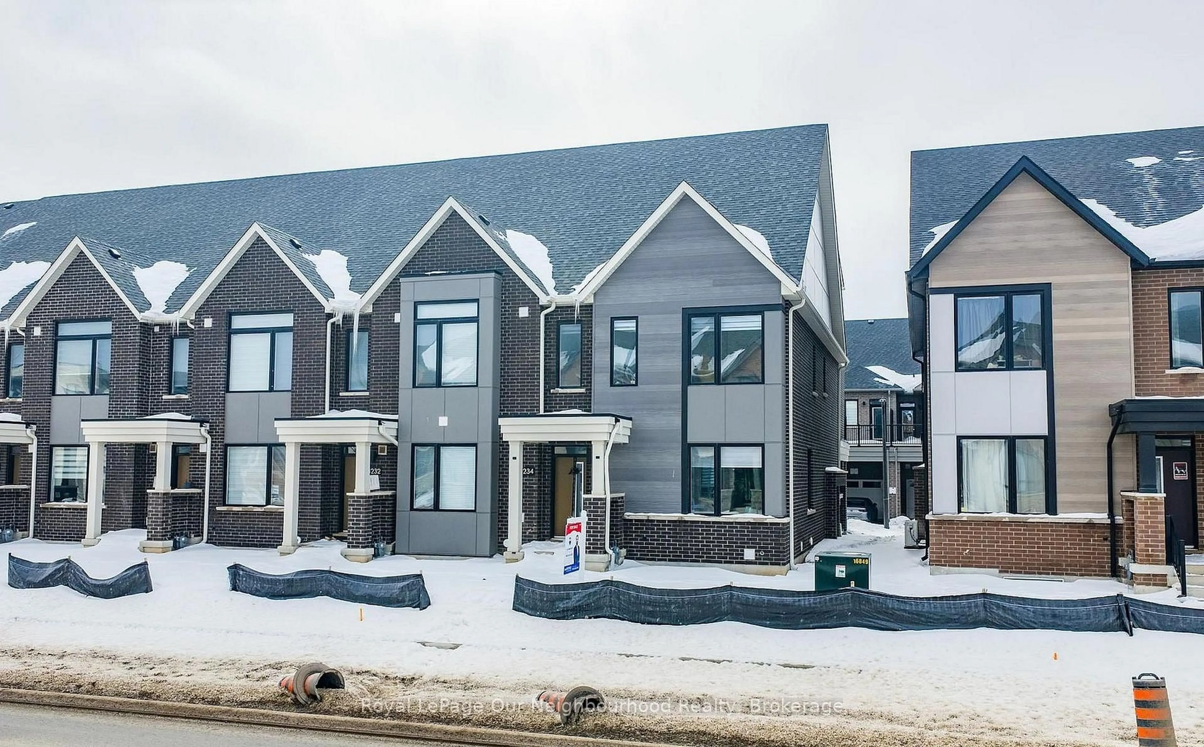 Home with brick exterior material, street for 3234 Sixth Line, Oakville Ontario L6M 4K1