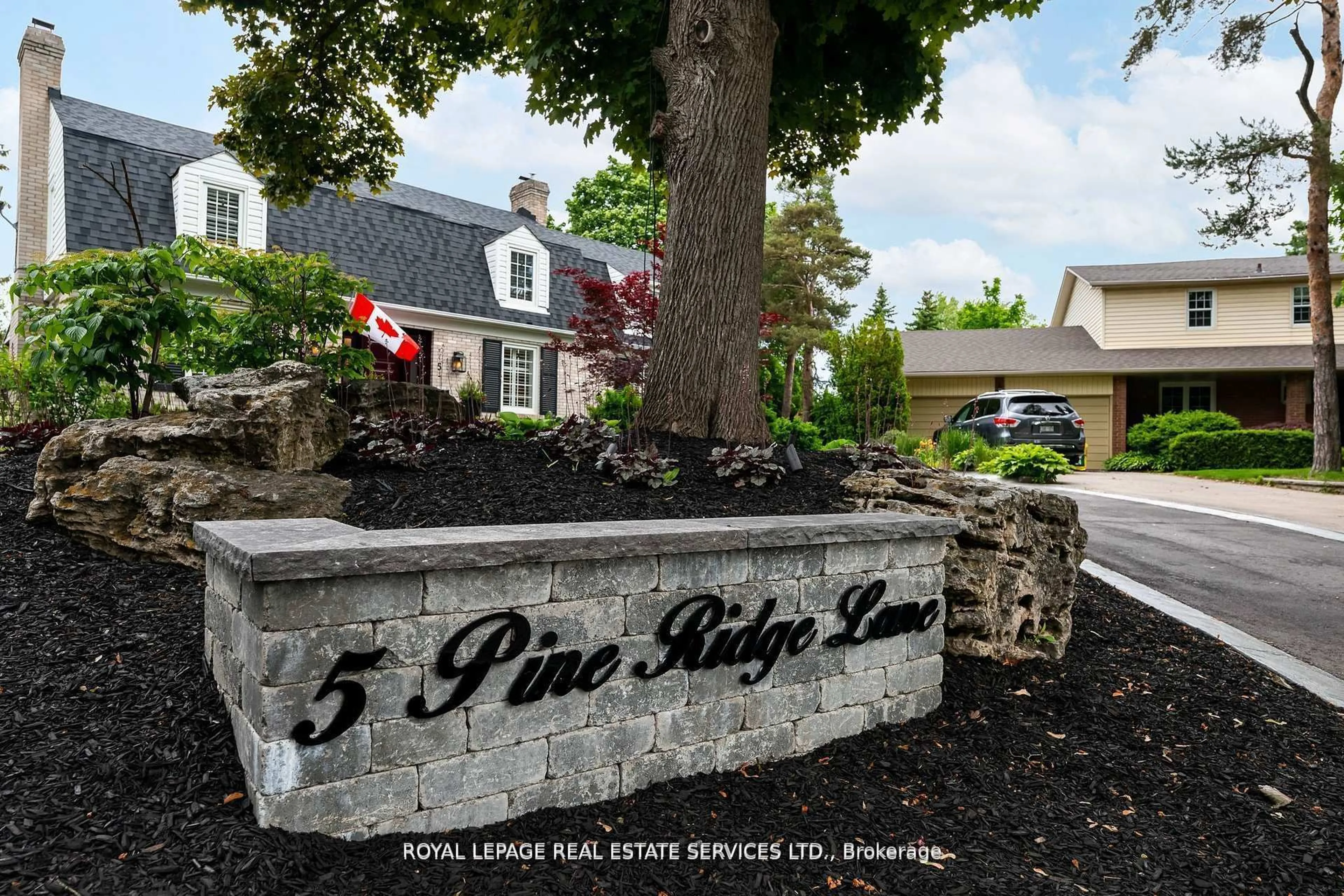 Patio, street for 5 Pine Ridge Lane, Brampton Ontario L6W 1G6