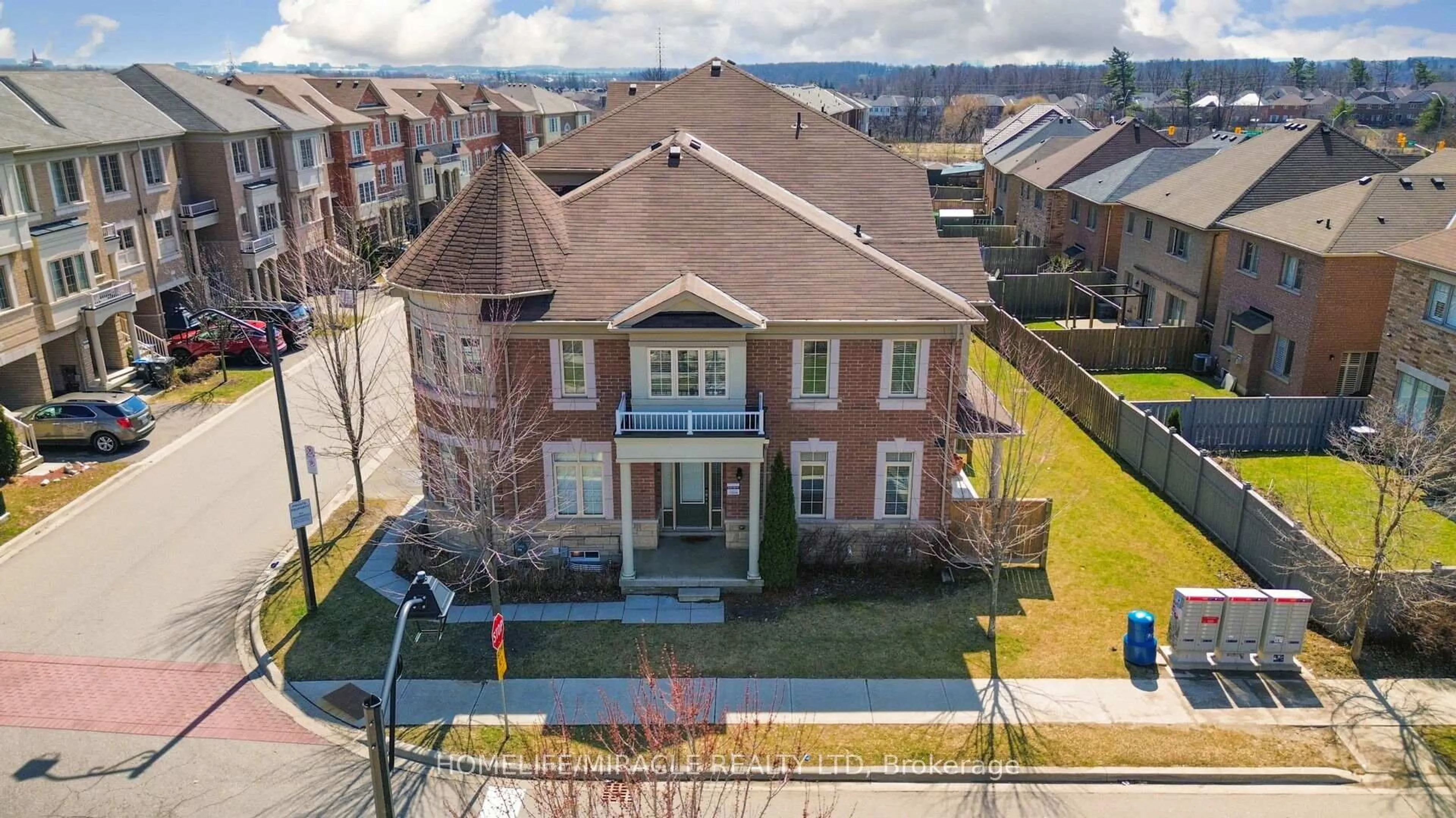 A pic from outside/outdoor area/front of a property/back of a property/a pic from drone, unknown for 2 Aspen Hills Rd, Brampton Ontario L6Y 6E3