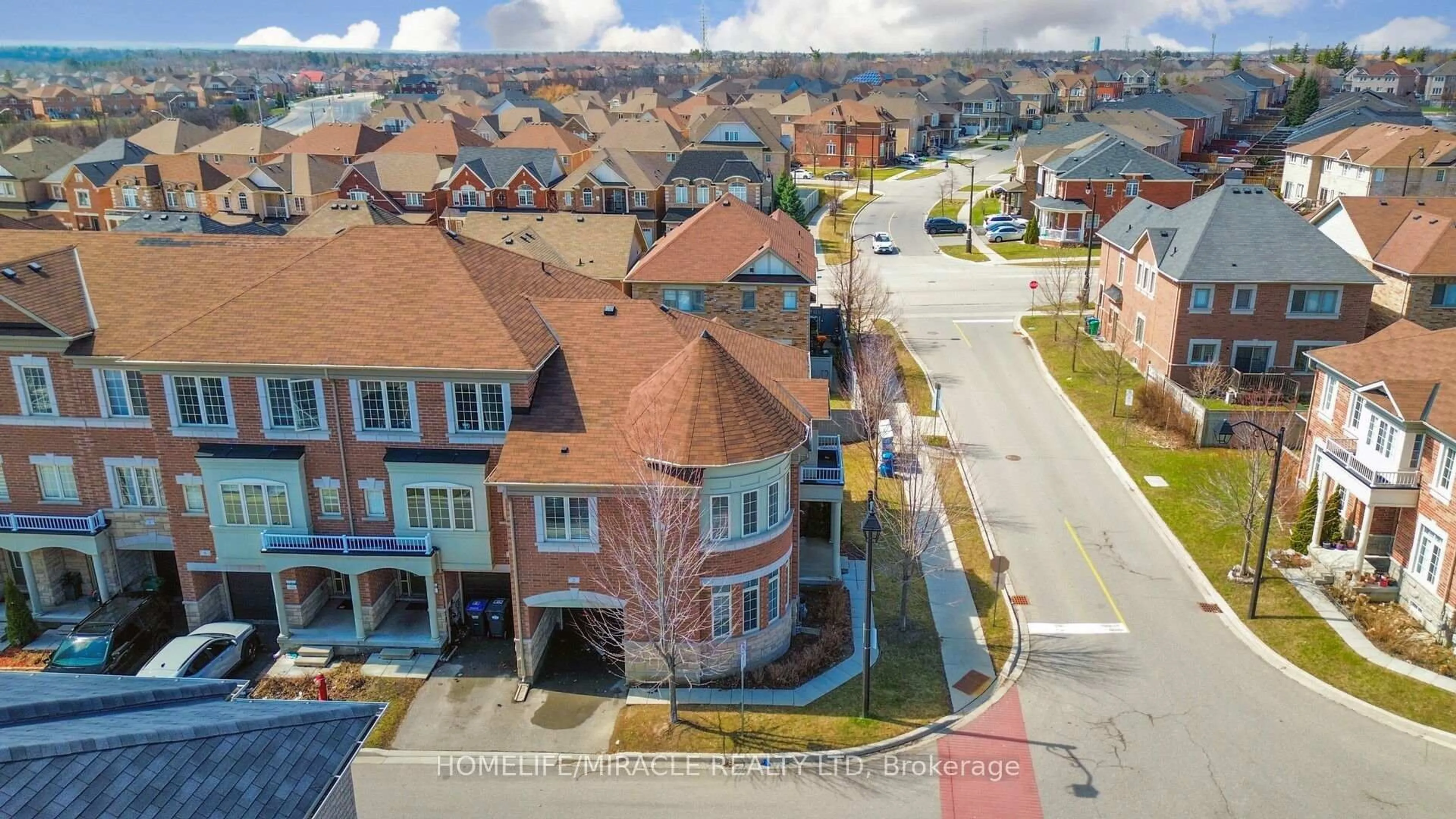 A pic from outside/outdoor area/front of a property/back of a property/a pic from drone, street for 2 Aspen Hills Rd, Brampton Ontario L6Y 6E3